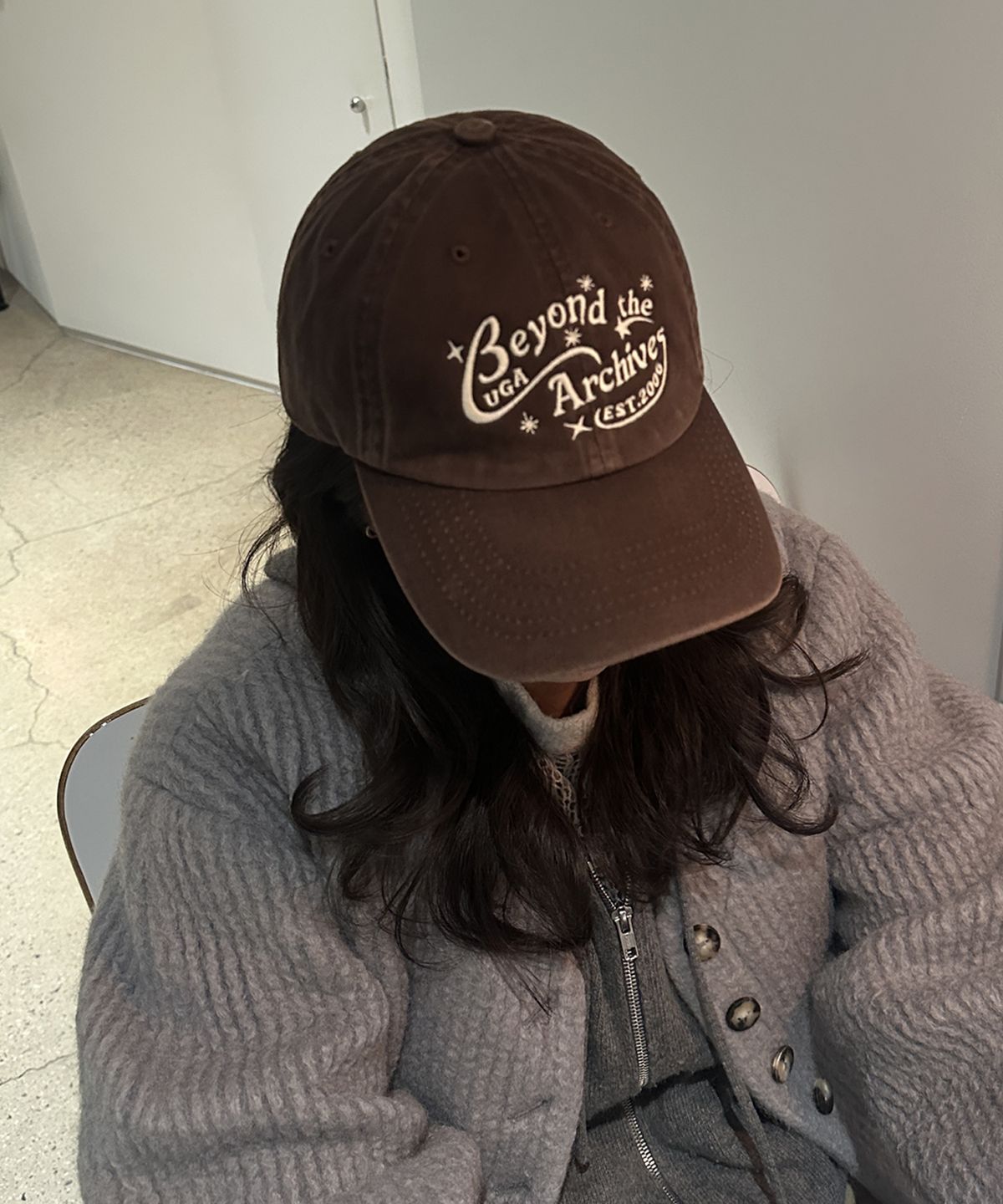 유니버스 가먼트(UNIVERSE GARMENT) 유니버스 레터링 워싱 볼캡_BROWN