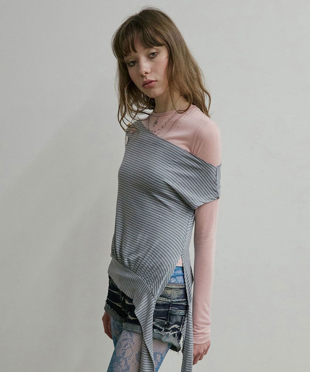 스컬프터(SCULPTOR) Off-Shoulder Button Tee Dusty Blue