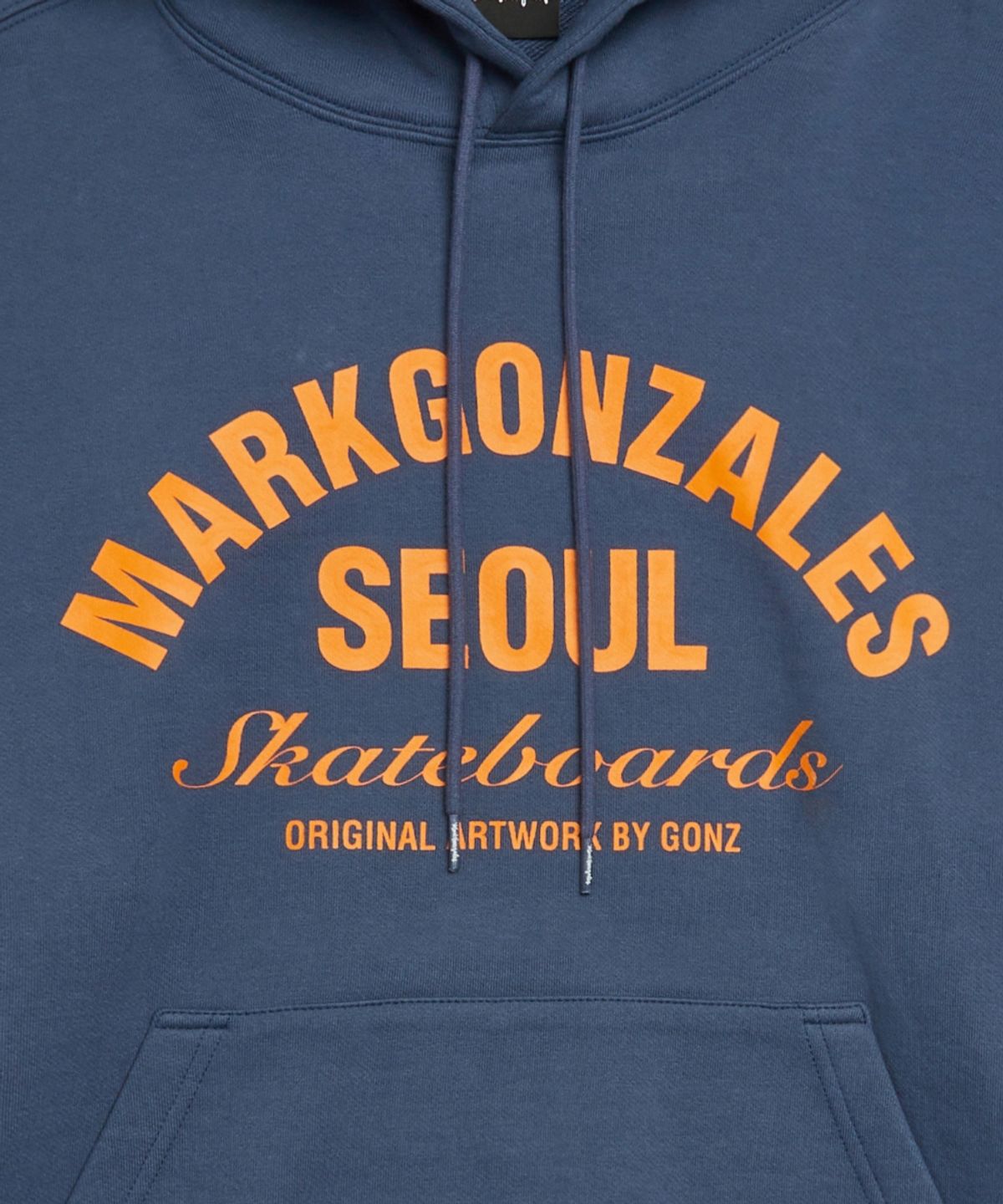 마크곤잘레스(MARK GONZALES) 서울 어드레스 레터링 스웨트 후디 - D/BLUE