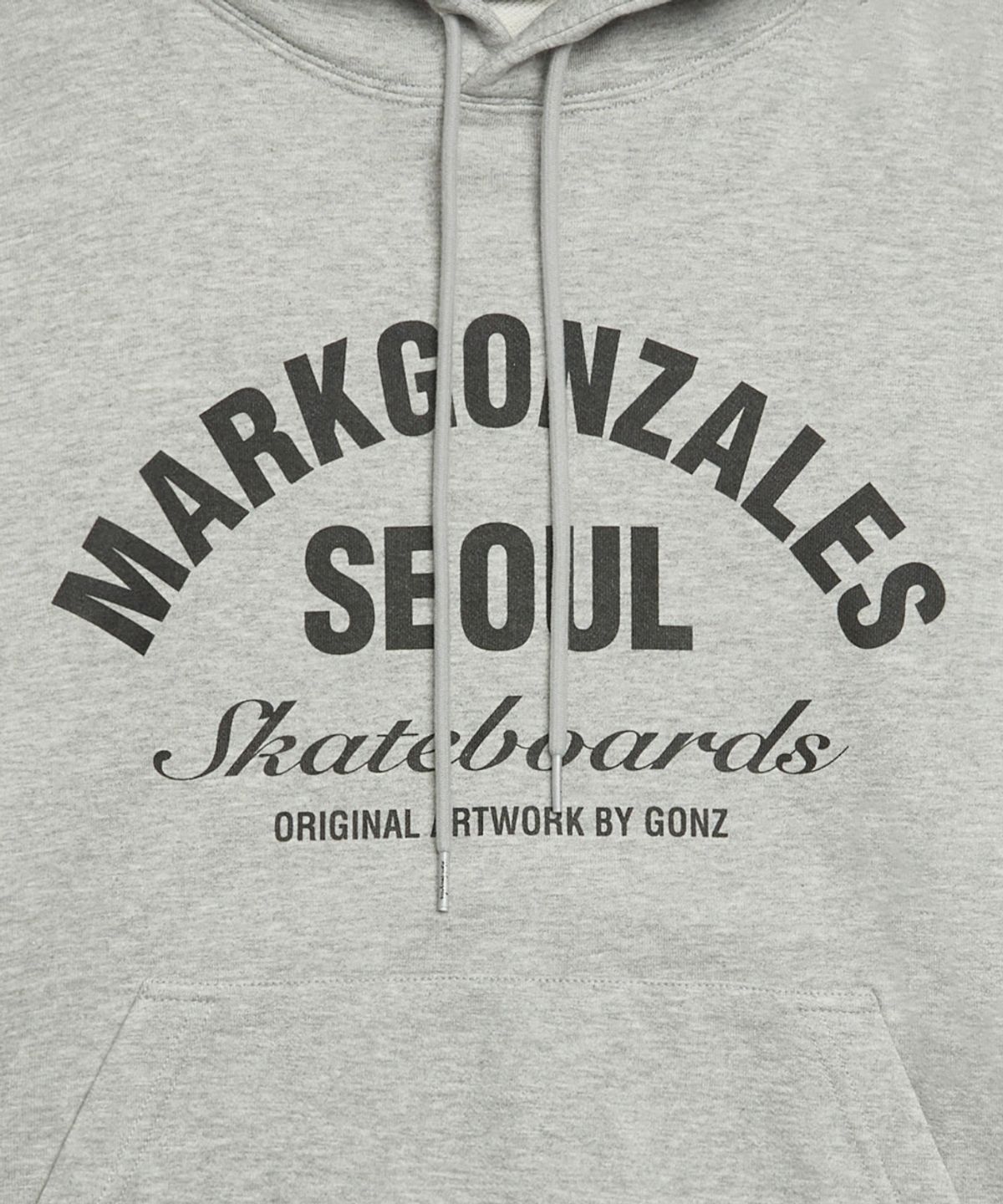 마크곤잘레스(MARK GONZALES) 서울 어드레스 레터링 스웨트 후디 - M/GREY