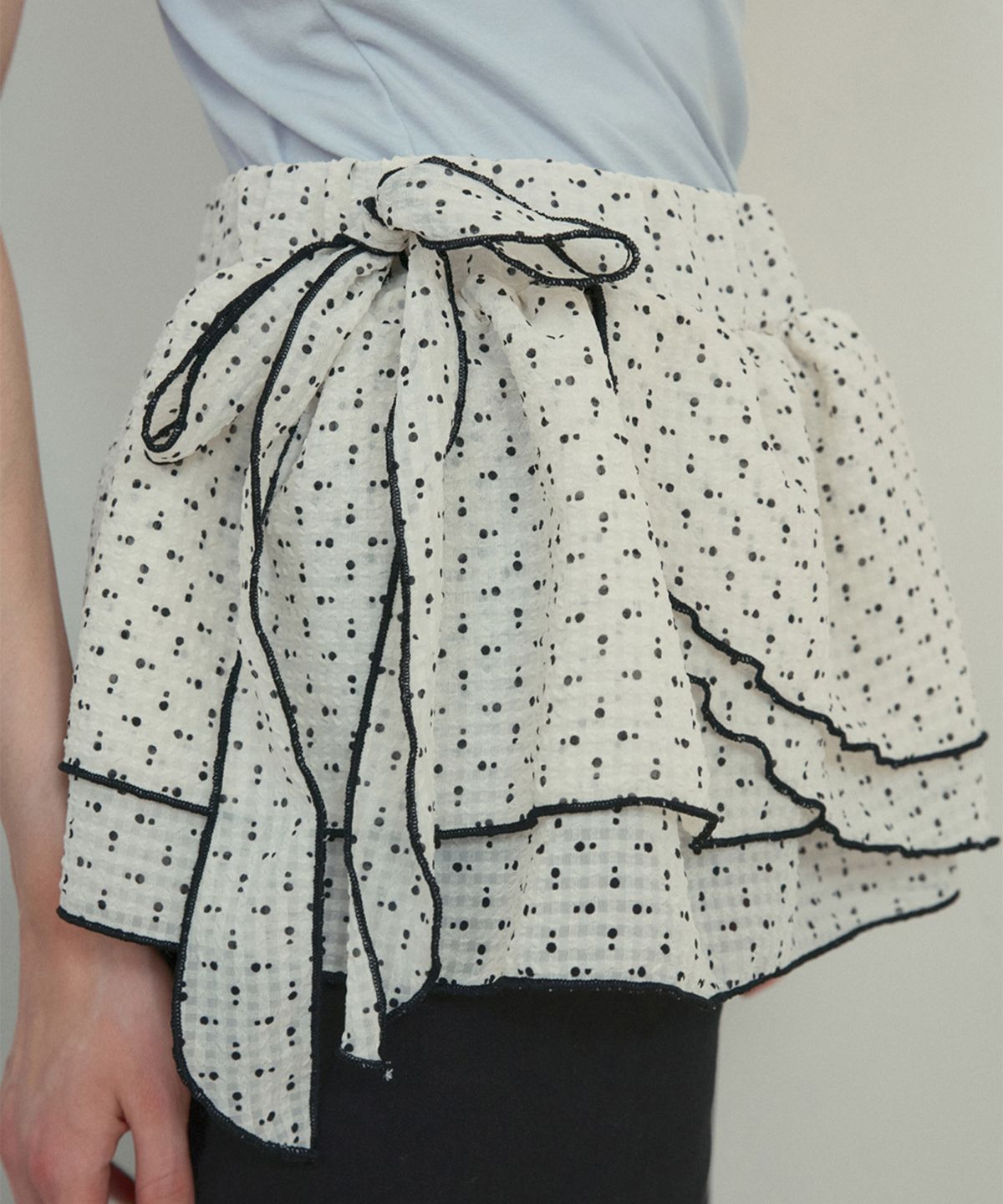 아우어노스텔지아(OURNOSTALGIA) Embo dot shirring skirt_White(O25-SK08)