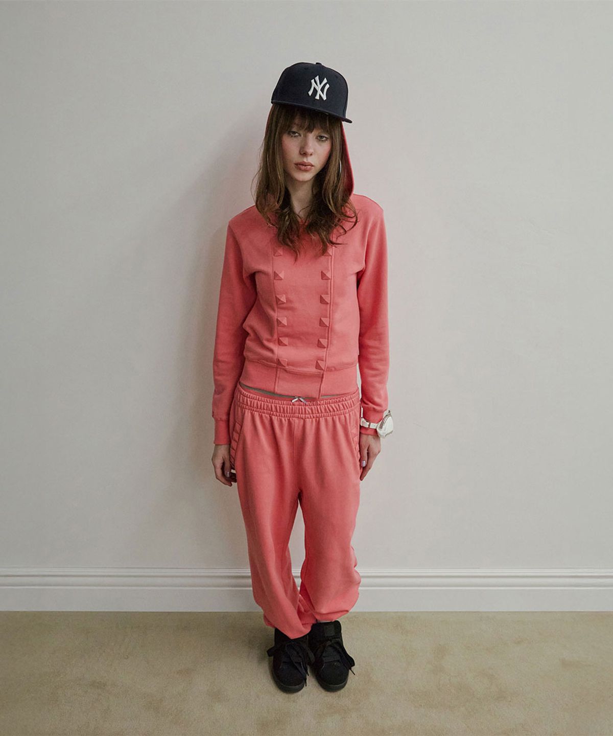 스컬프터(SCULPTOR) Napoleon Stud Sweatpants Acid Pink