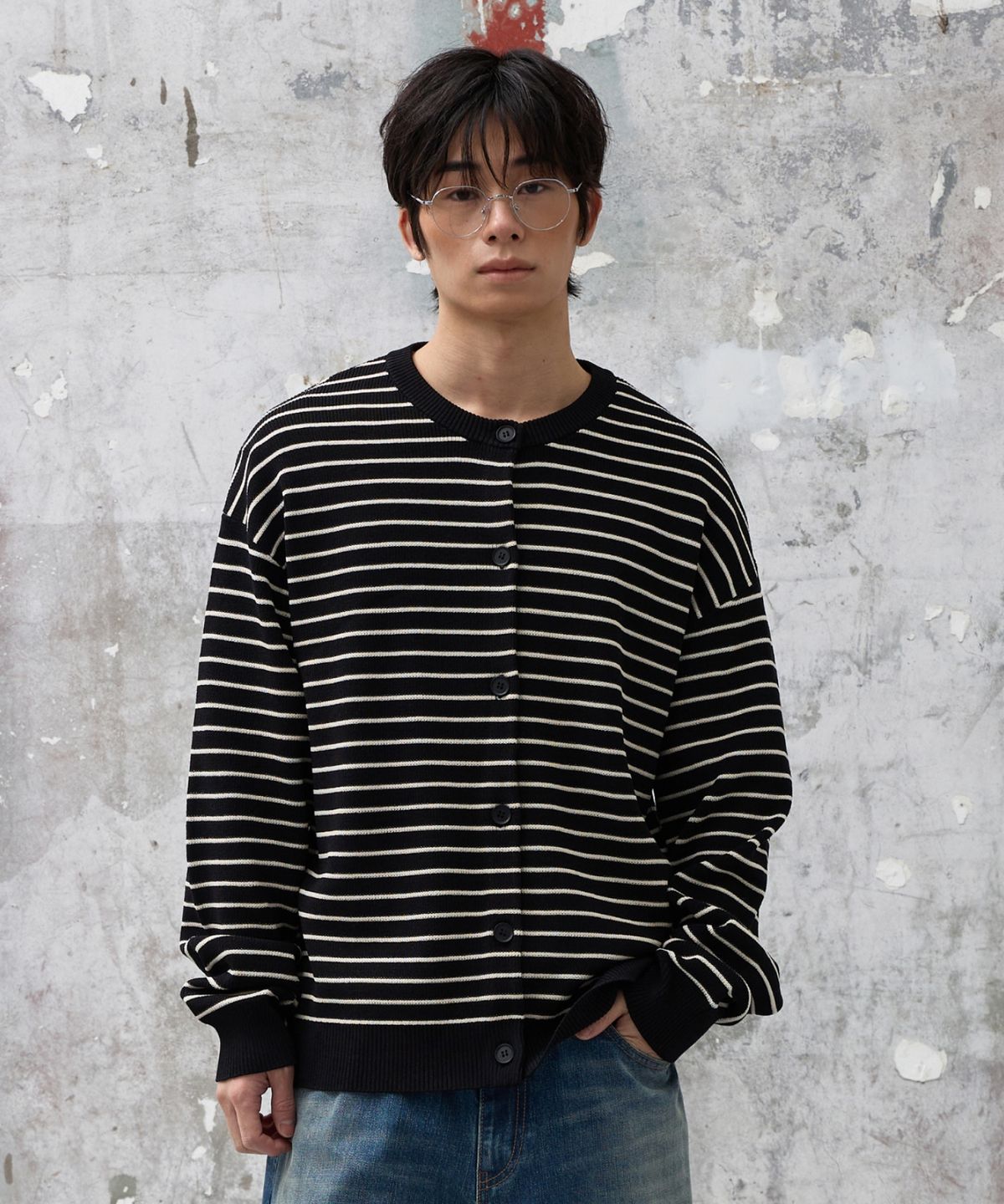 에이지오디(AGOD) 스트라이프 니트 가디건 [블랙]