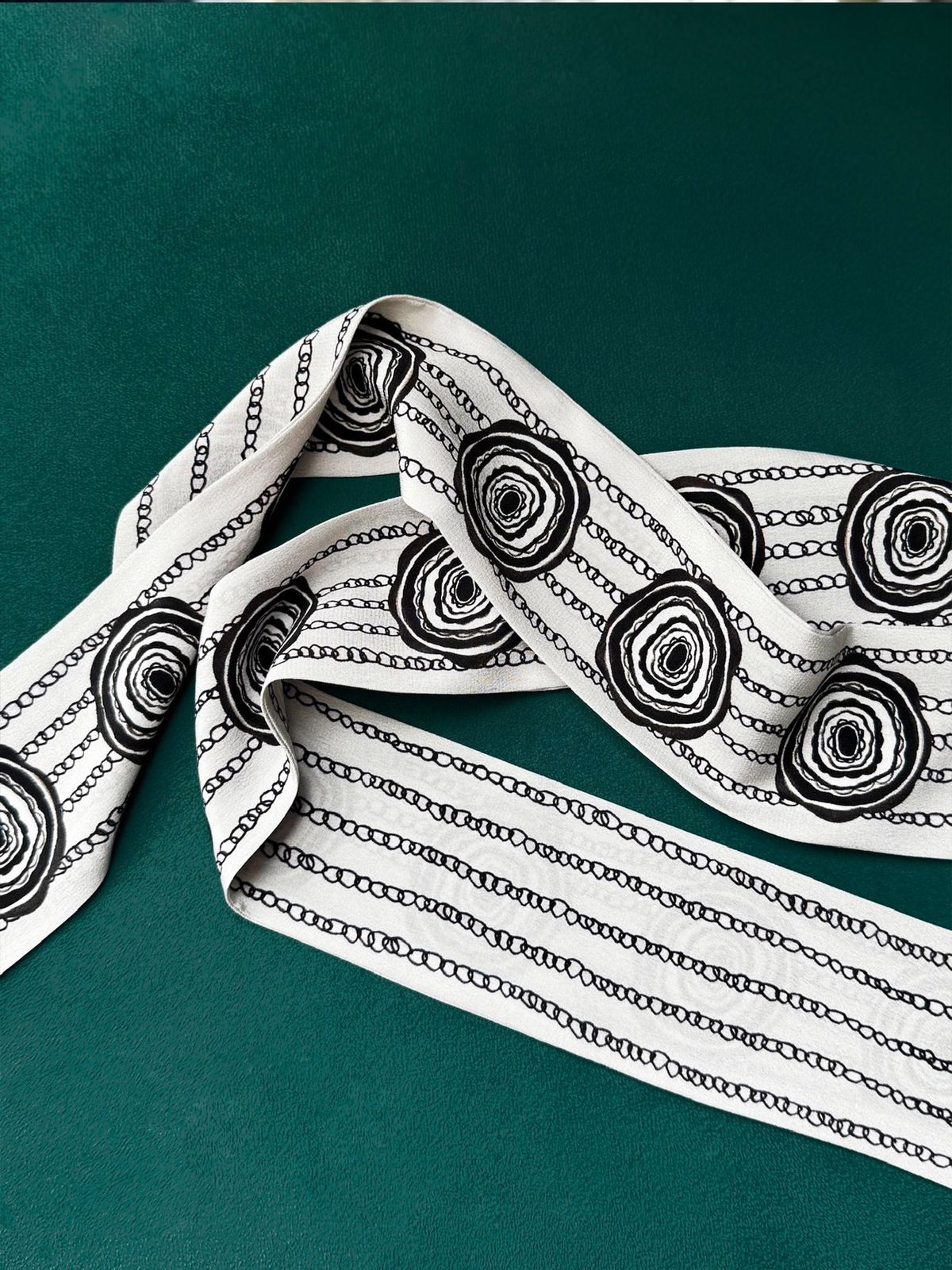 마레트라(MARAETHRA) Brooch Symphony Silk Tie Scarf 브로치 심포니 실크 타이 스카프