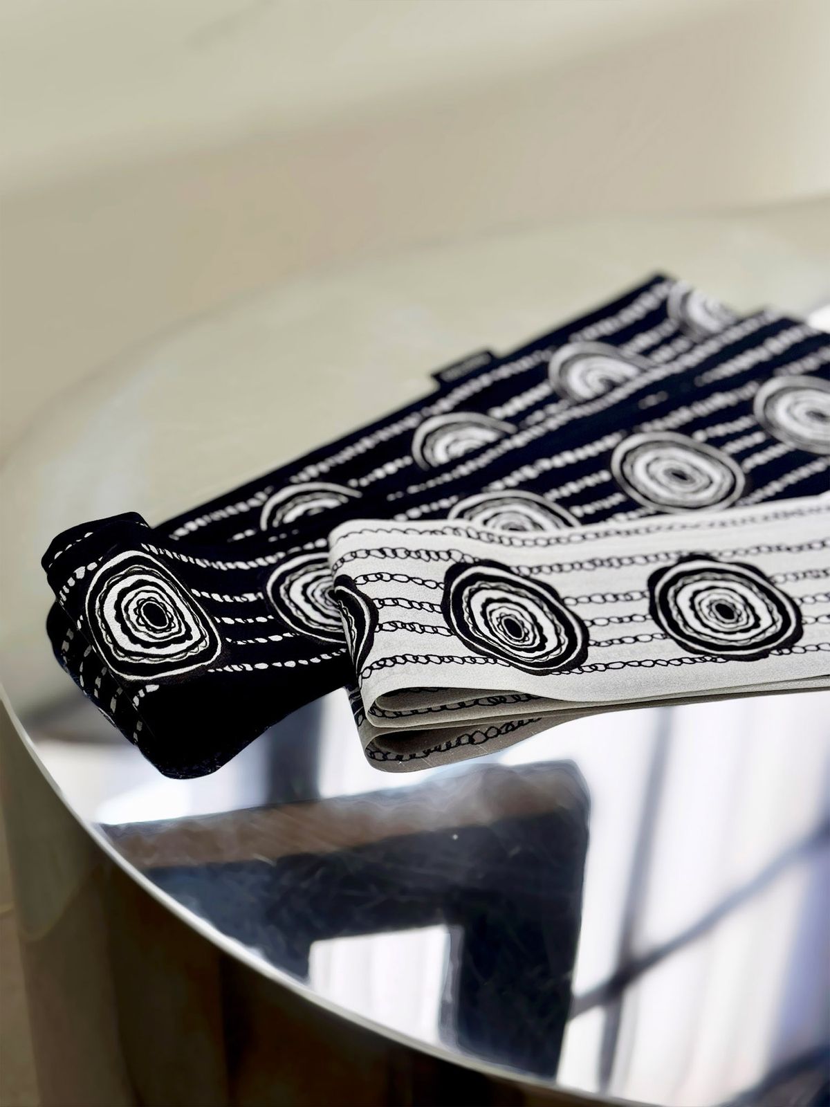 마레트라(MARAETHRA) Brooch Symphony Silk Tie Scarf 브로치 심포니 실크 타이 스카프