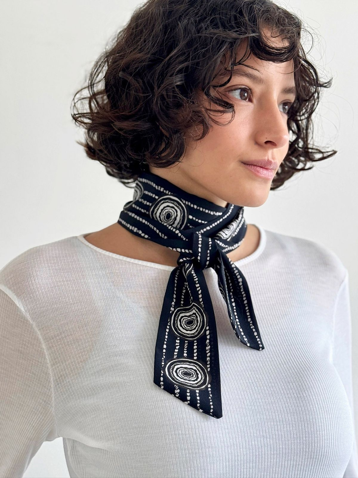 마레트라(MARAETHRA) Brooch Symphony Silk Tie Scarf 브로치 심포니 실크 타이 스카프