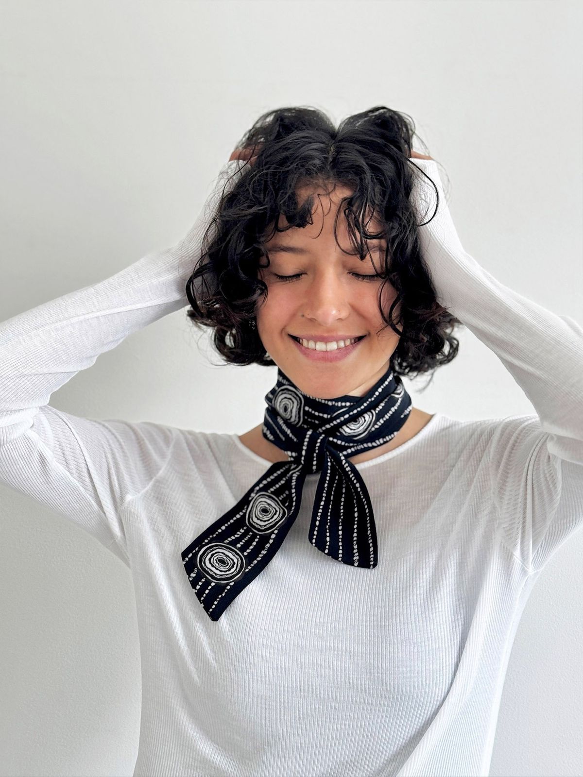 마레트라(MARAETHRA) Brooch Symphony Silk Tie Scarf 브로치 심포니 실크 타이 스카프