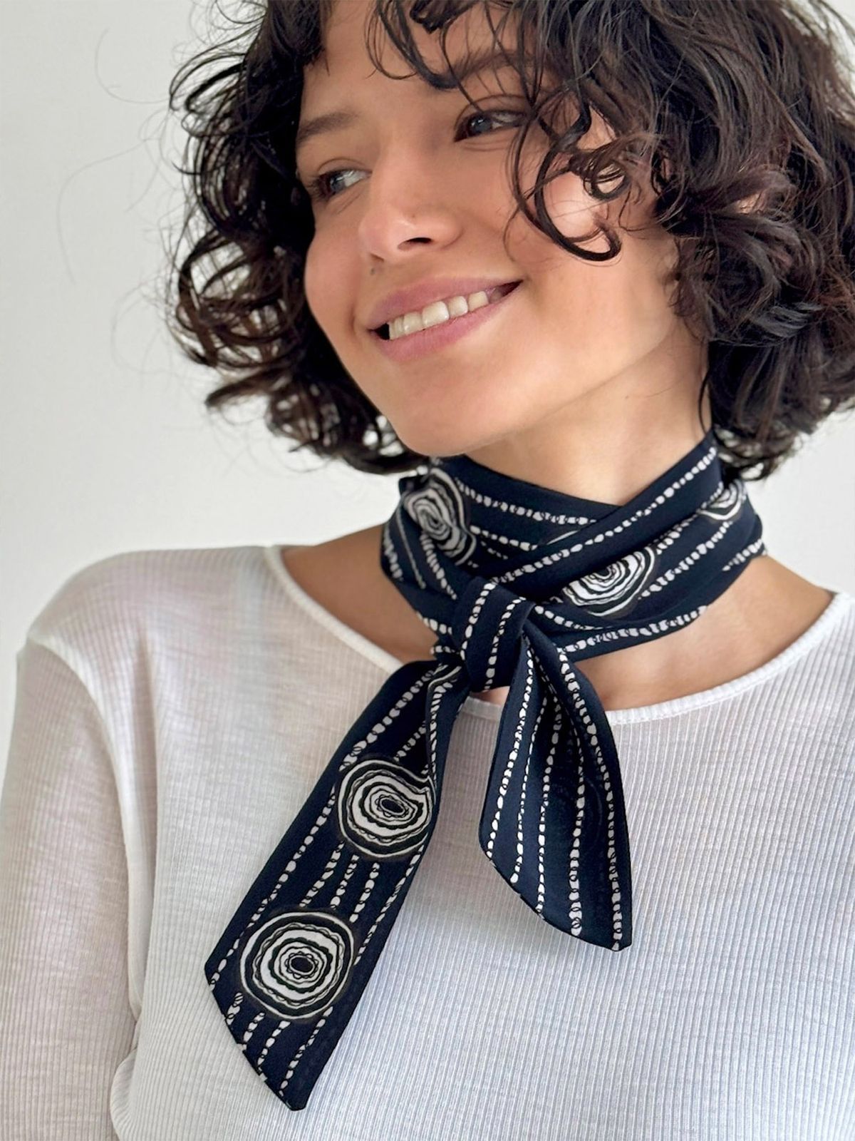 마레트라(MARAETHRA) Brooch Symphony Silk Tie Scarf 브로치 심포니 실크 타이 스카프