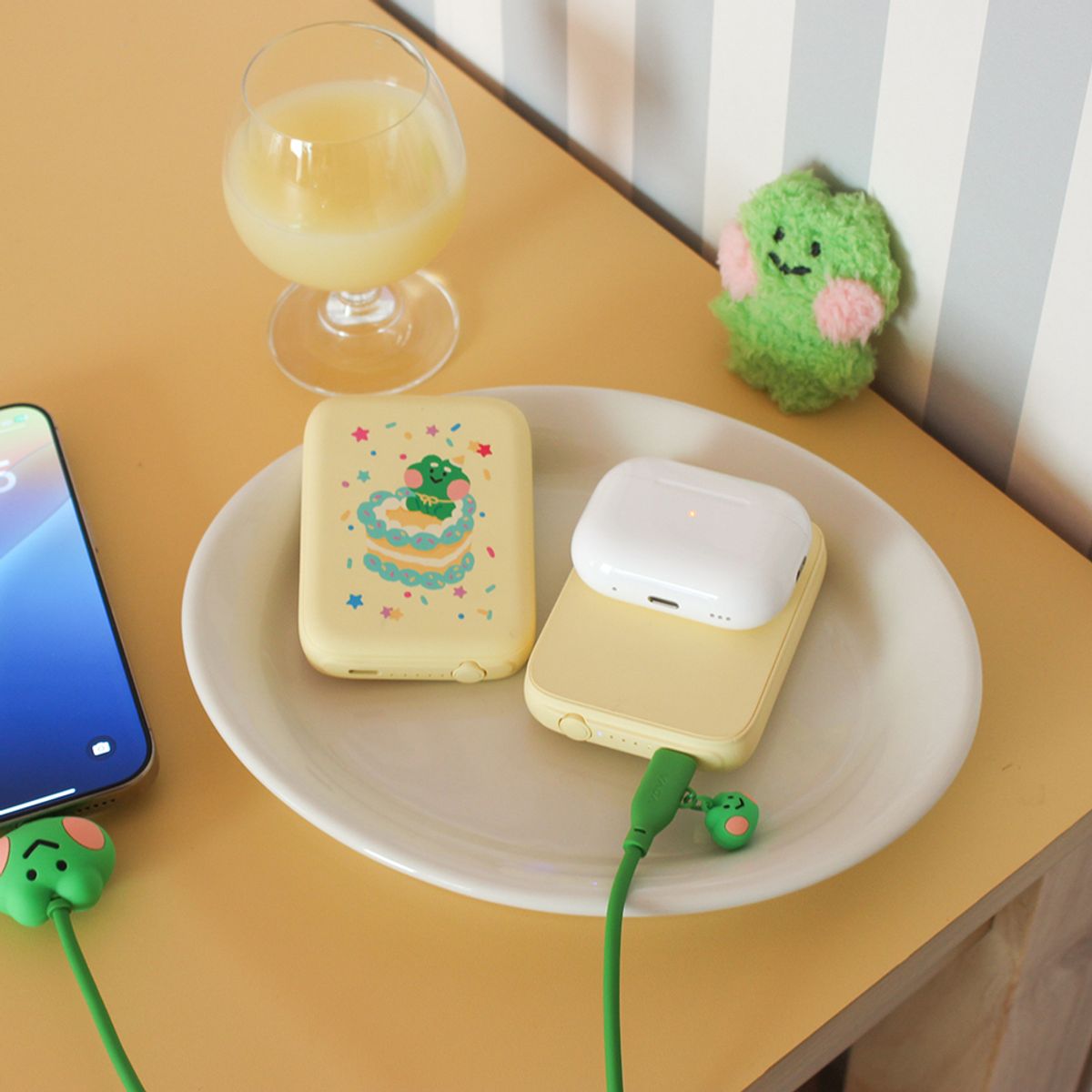 보바(VOVA) 라인프렌즈 3in1 맥세이프 보조배터리 5000mAh VA-106/107