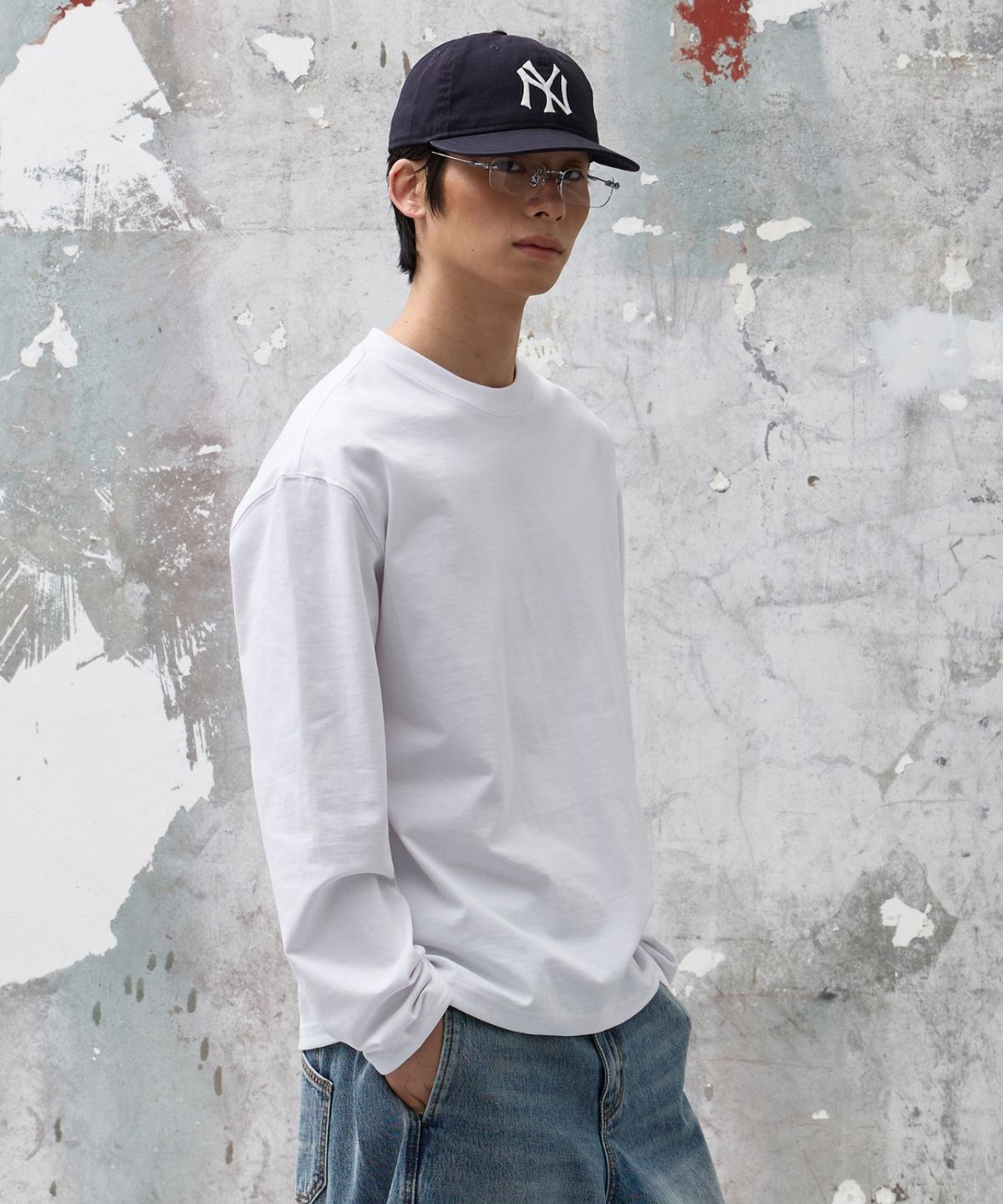 에이지오디(AGOD) 백 인시전 크롭 롱 슬리브 [화이트]