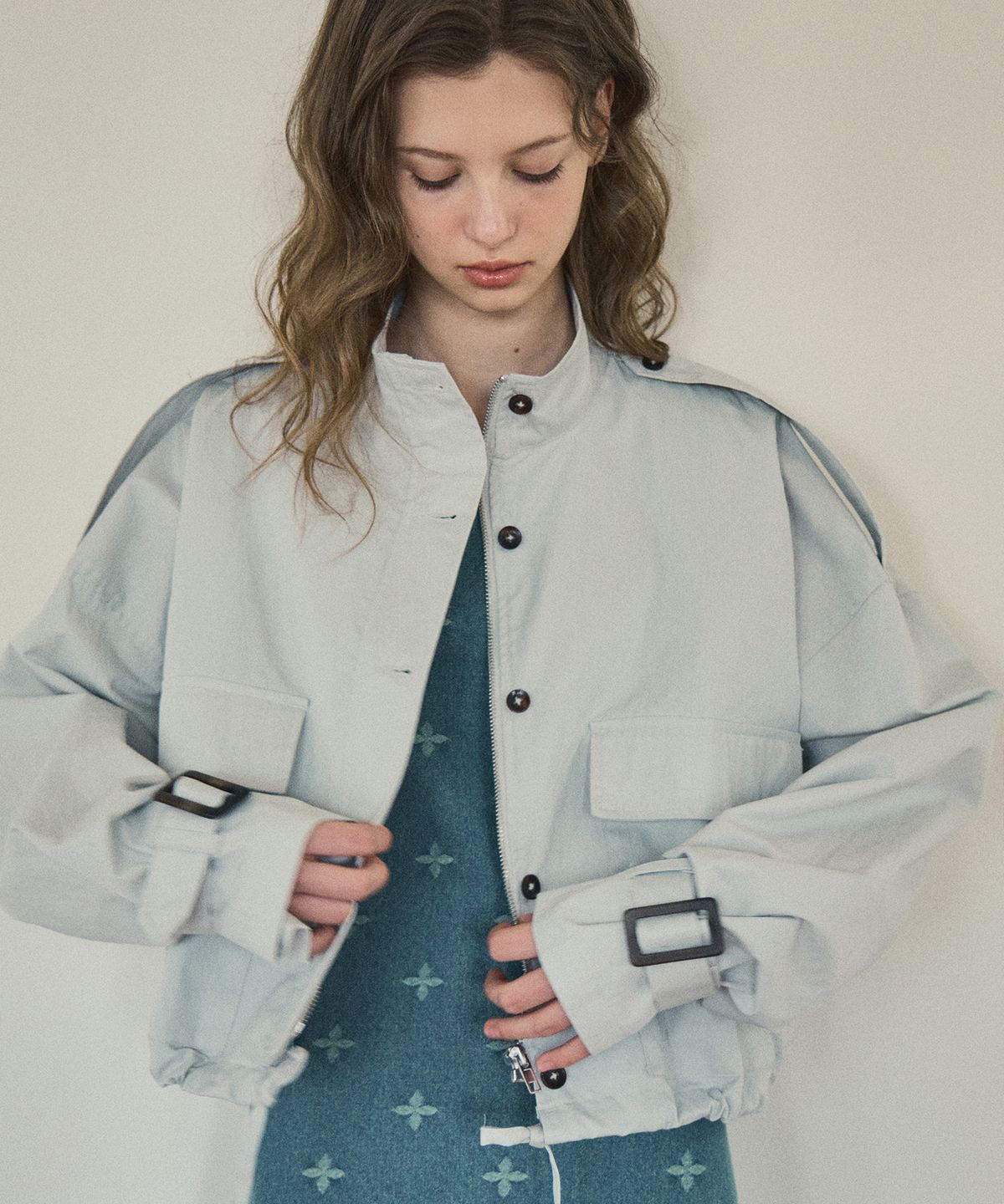 아우어노스텔지아(OURNOSTALGIA) Buckle short trench Jacket_Light gray(OC25-OT03)