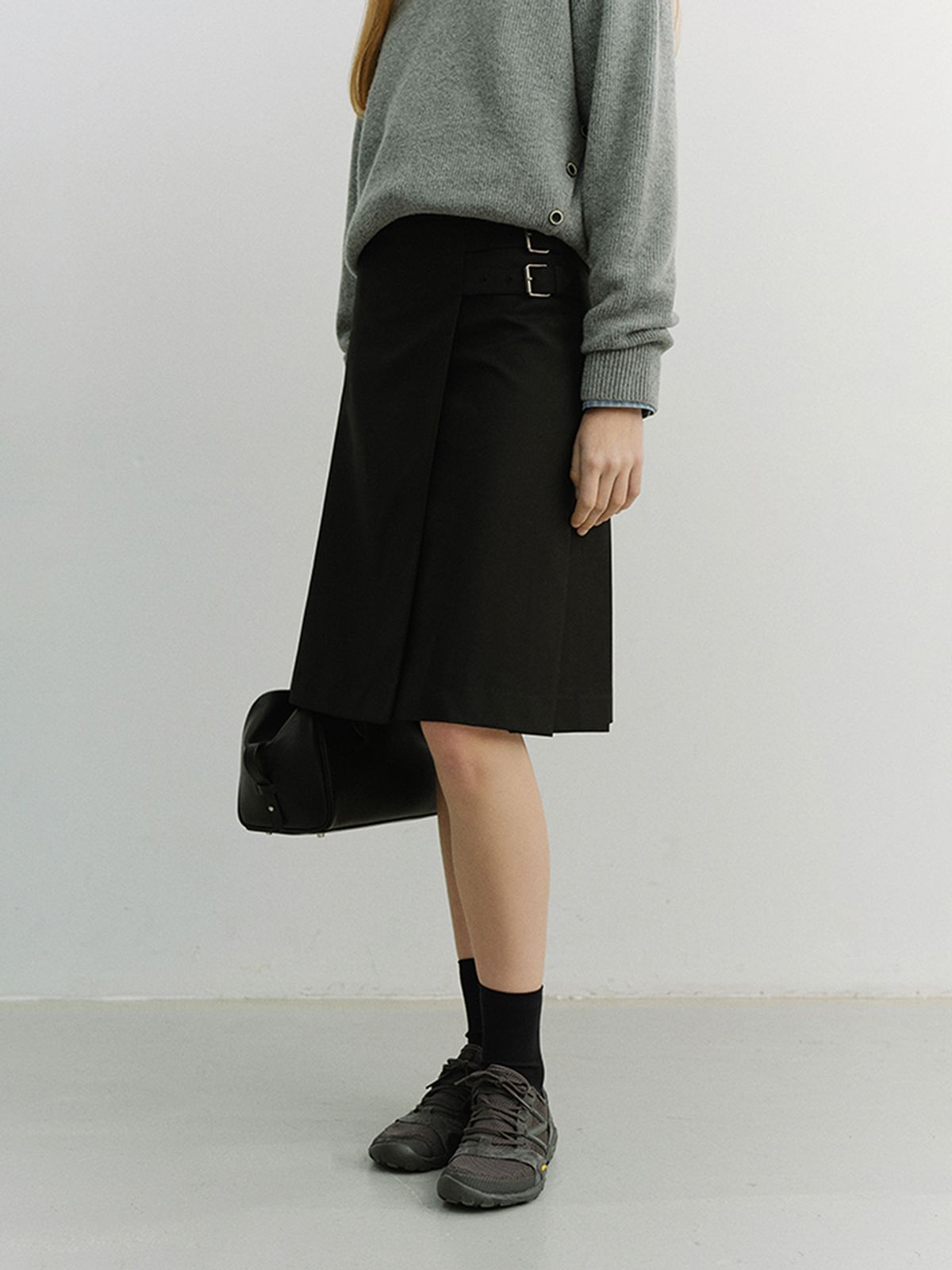 던스트(DUNST) PLEATS MIDI SKIRT_UDSK6A203_BLACK