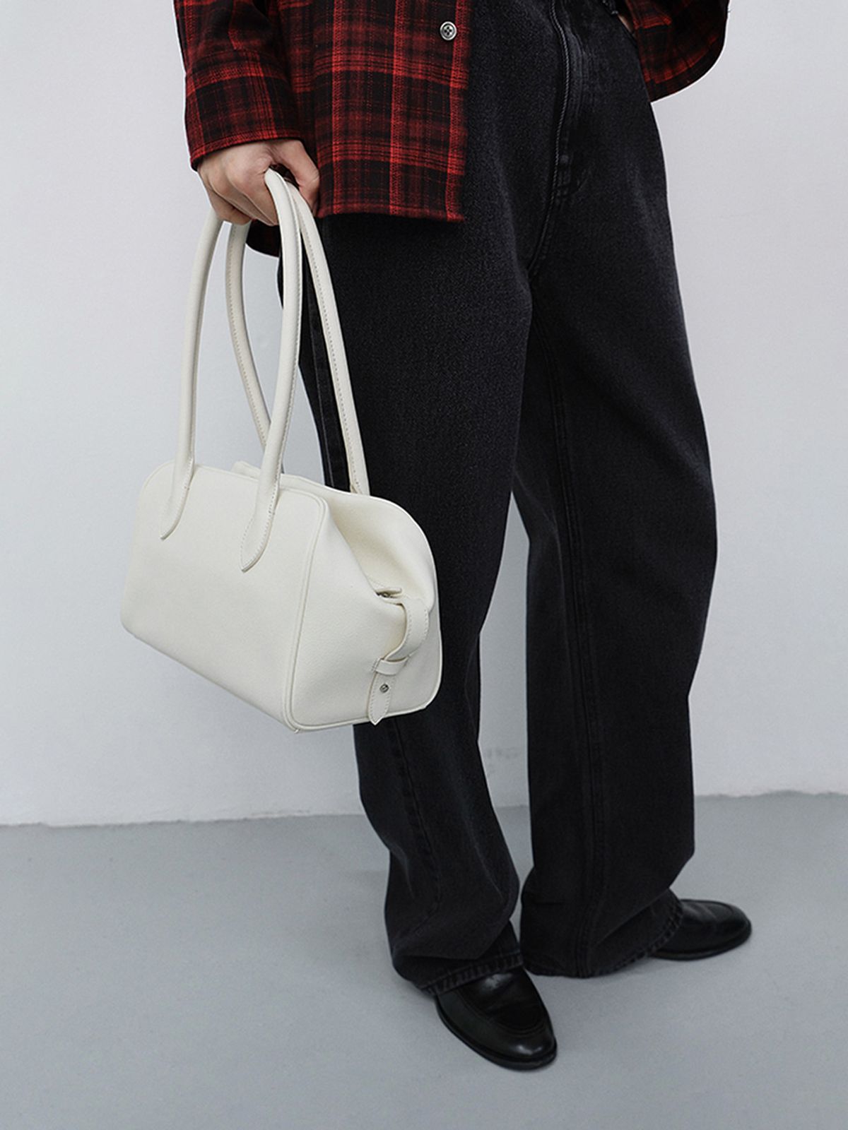 던스트(DUNST) SOFT FRAME COMPACT SHOULDER BAG_UDBA6F210_IVORY