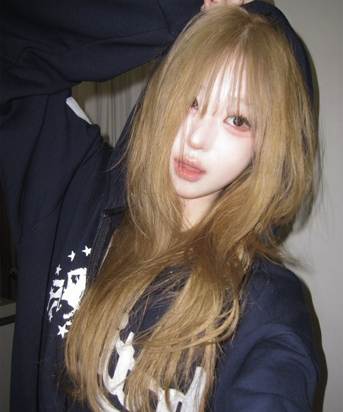 언타이틀 서울(UNTITLED SEOUL) 유니콘 바시티 엠블럼 후드집업 네이비
