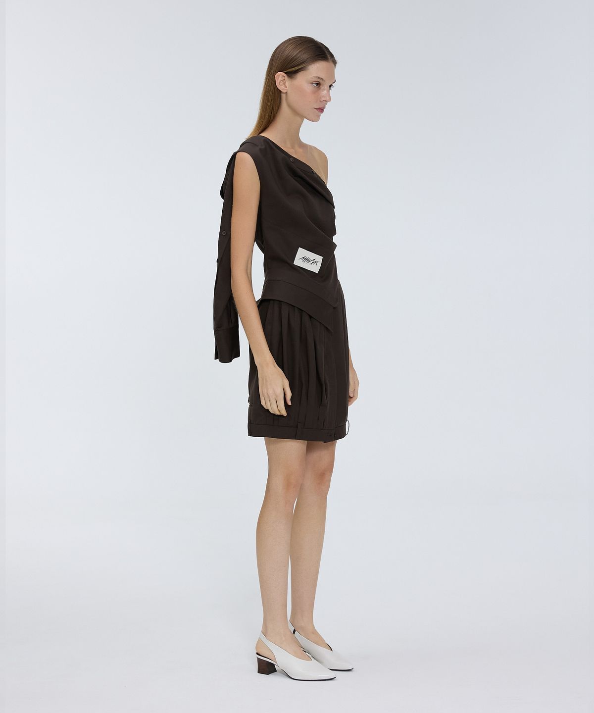 므아므(MMAM) Asymmetric off-shoulder top