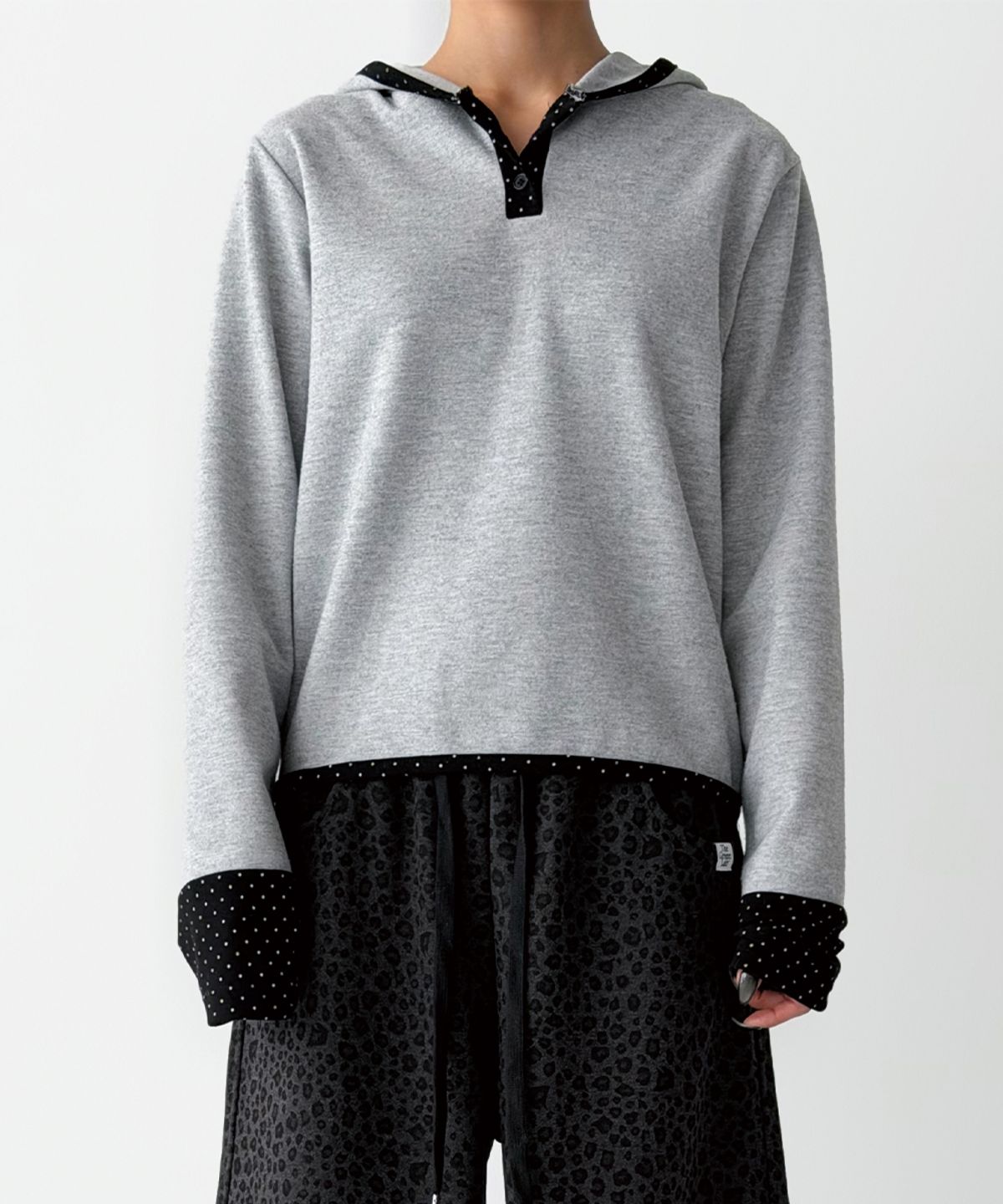 더그린랩(THE GREEN LAB) 도트 헨리넥 후드티 [멜란지 그레이]