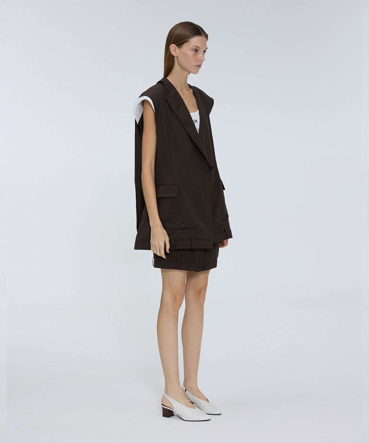 므아므(MMAM) Signature back detail tuck vest