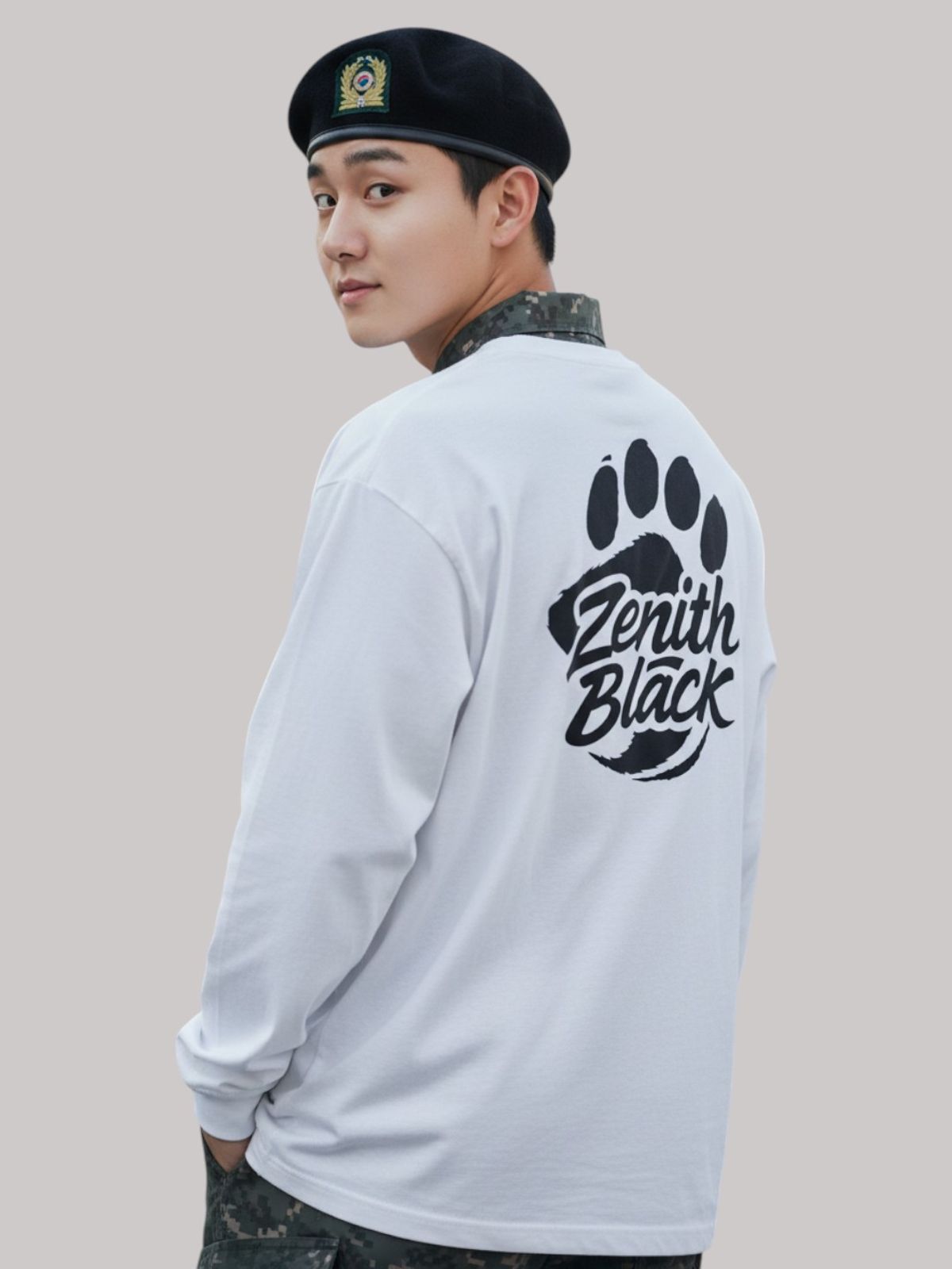지블랙(ZBLACK) 베어풋 그래피티 롱슬리브(WHITE-BLACK PRINT)