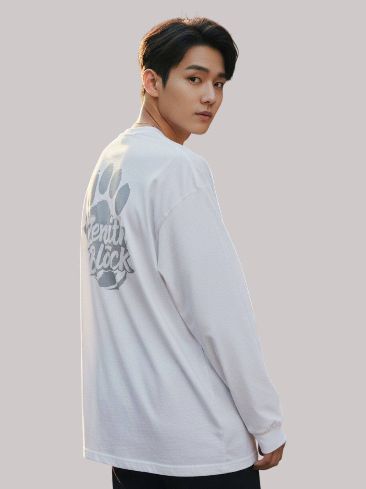 지블랙(ZBLACK) 베어풋그래피티  롱슬리브(WHITE-GREY PRINT)