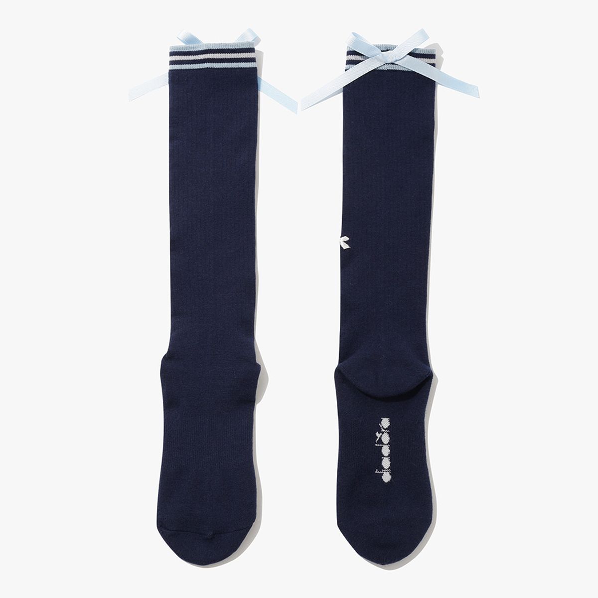 디아도라(diadora) 리본 니삭스 NAVY