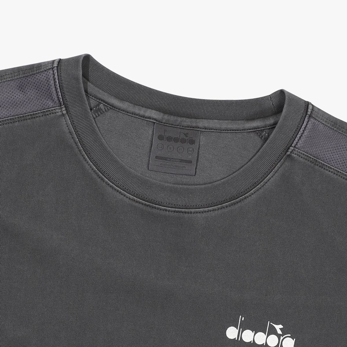 디아도라(diadora) 이큅 워싱 반팔 티셔츠 BLACK
