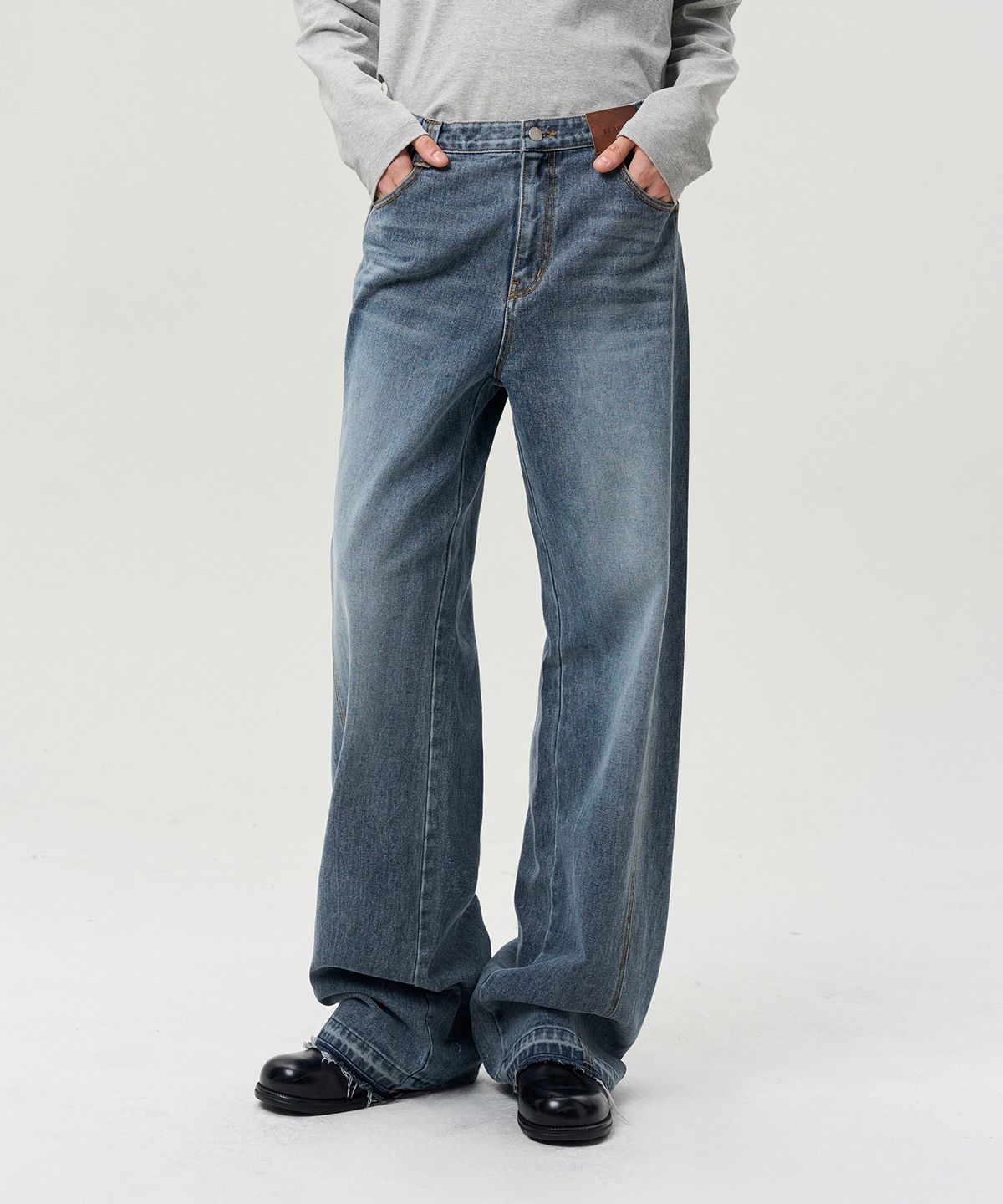 리이 맨(RERHEE MEN) DESTROYED HEM WIDE LEG JEAN WASHED BLUE