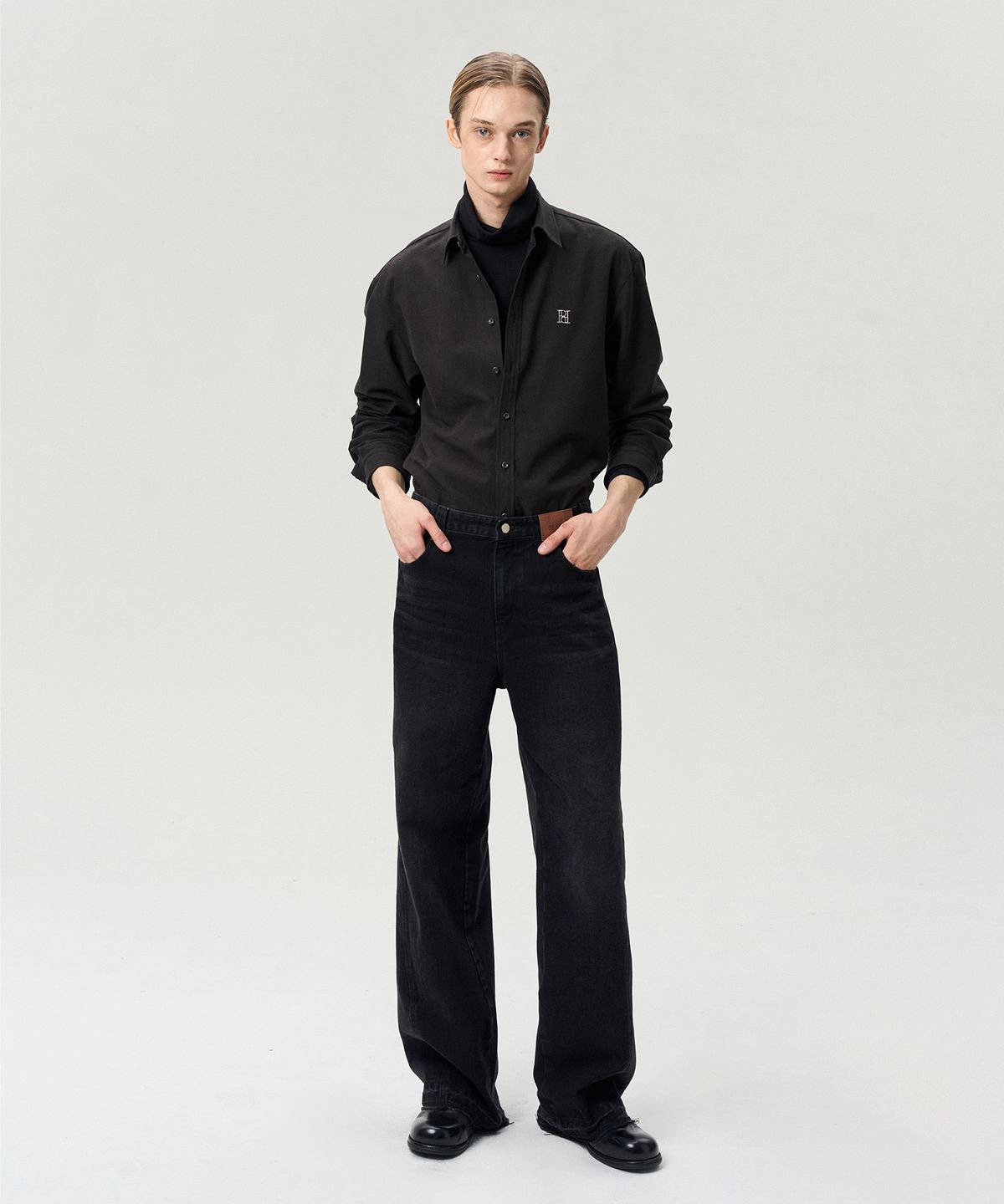 리이 맨(RERHEE MEN) LOGO EMBROIDERED SHIRT BLACK