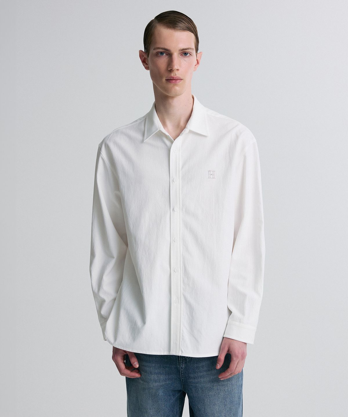 리이 맨(RERHEE MEN) LOGO EMBROIDERED SHIRT WHITE