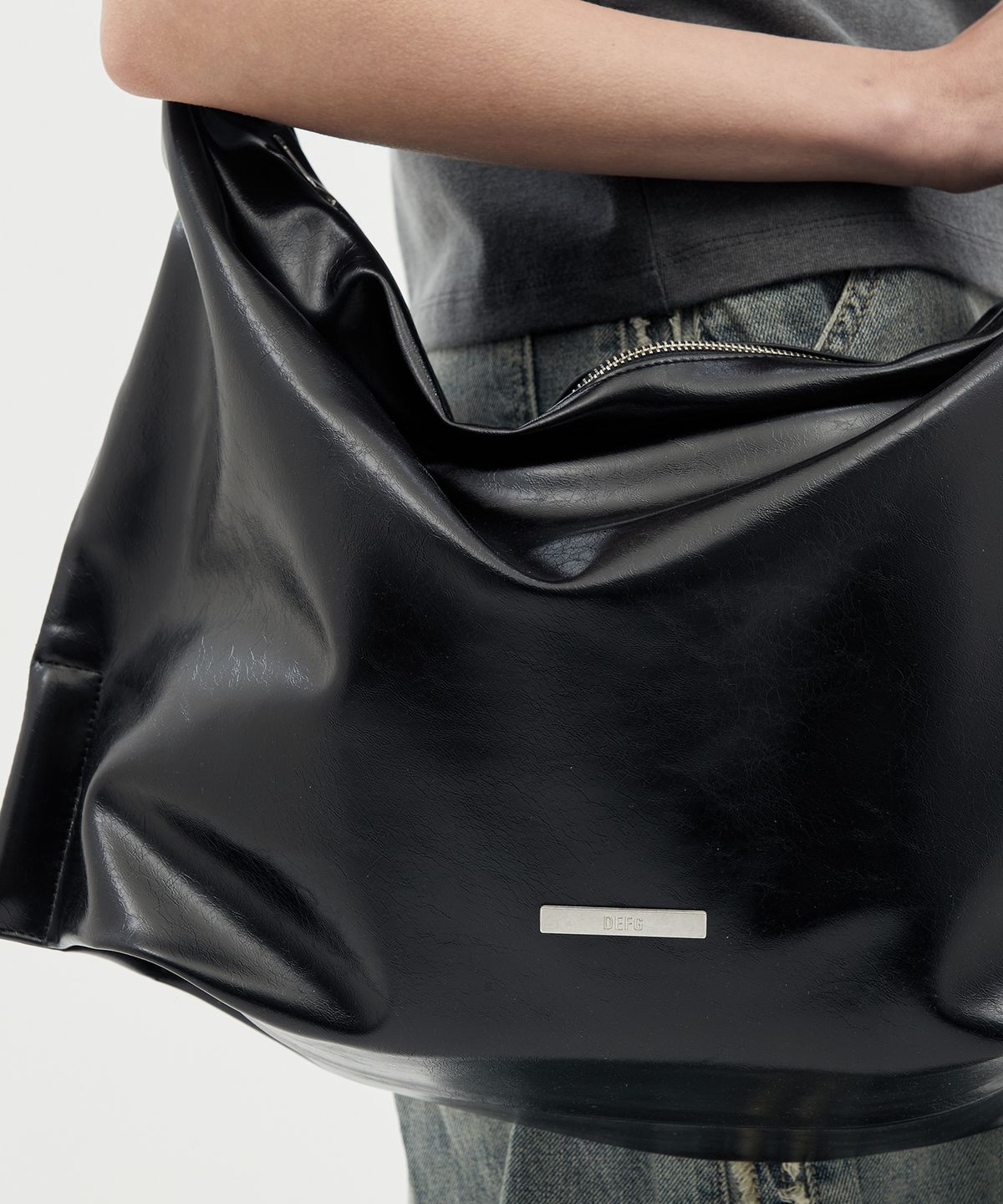 데프가먼츠(DEFGARMENTS) EYELET HOBO BAG [BLACK]