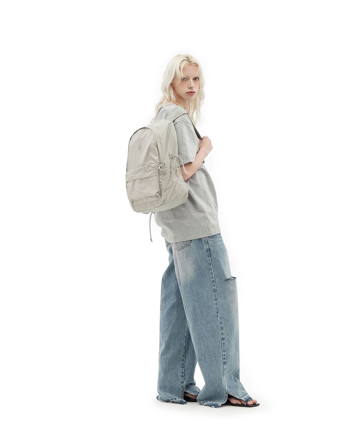 데프가먼츠(DEFGARMENTS) NEEDLE LIGHT BAG PACK [LIGHT GRAY]