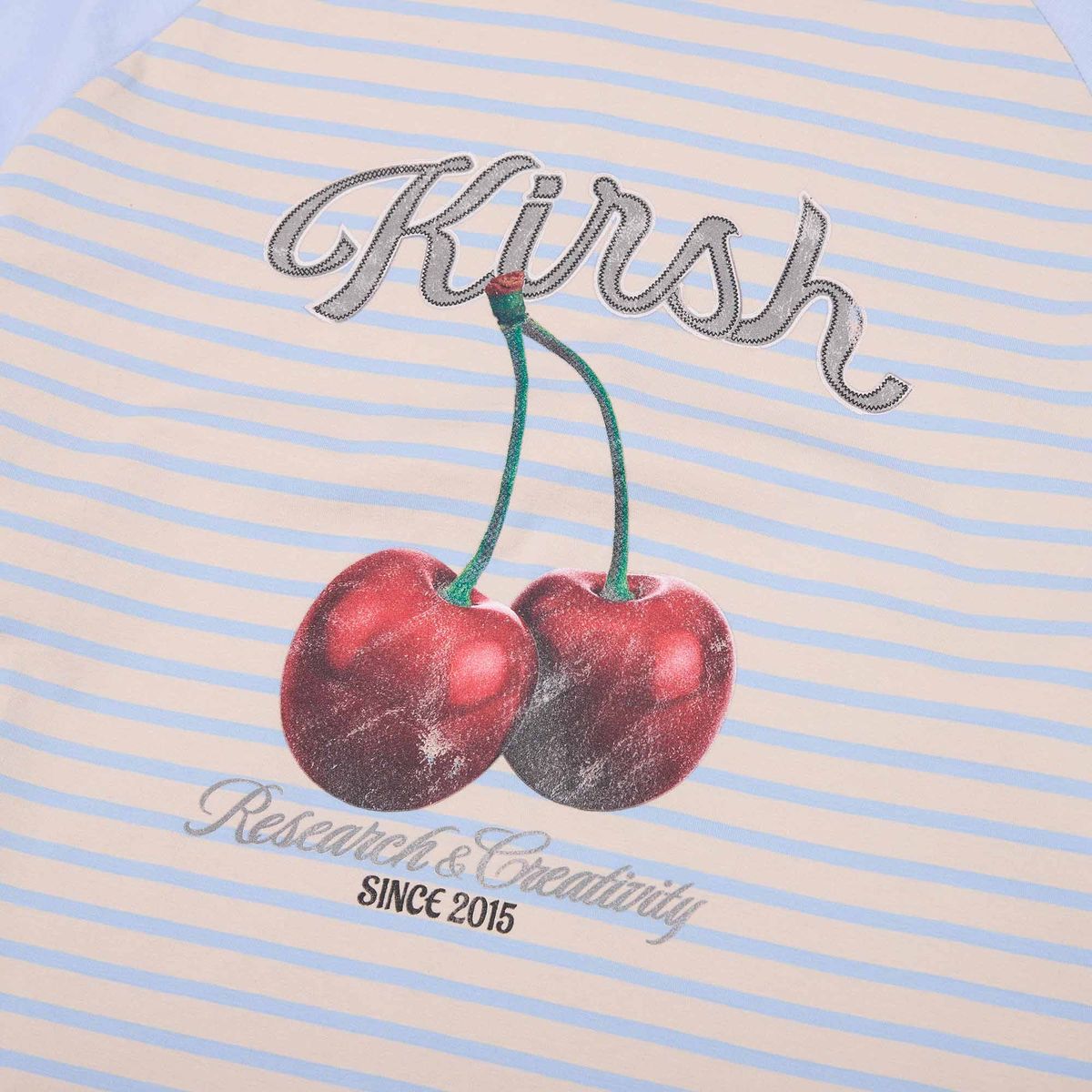 키르시(KIRSH) 체리 그래픽 루즈핏 스트라이프 롱 슬리브 [스카이]