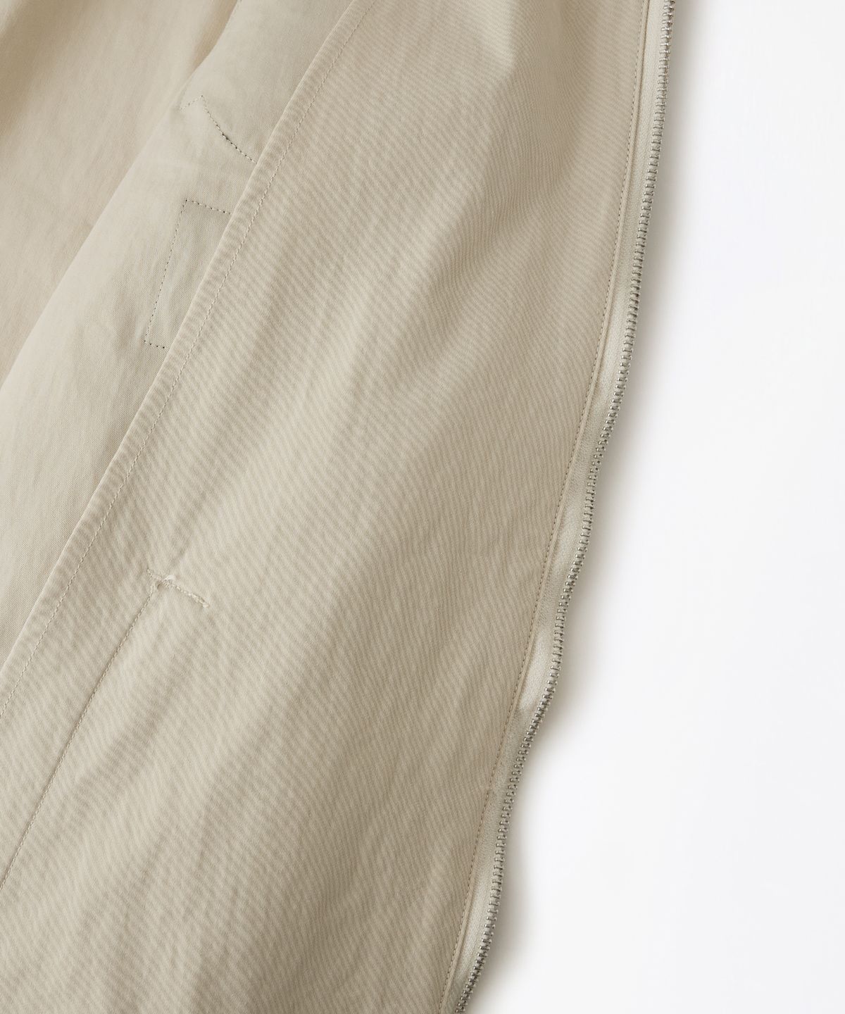 아웃스탠딩(OUTSTANDING) [LOONEY TUNES] RACING JACKET_IVORY