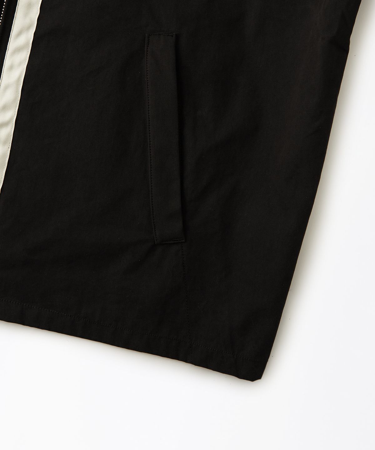 아웃스탠딩(OUTSTANDING) [LOONEY TUNES] RACING JACKET_BLACK