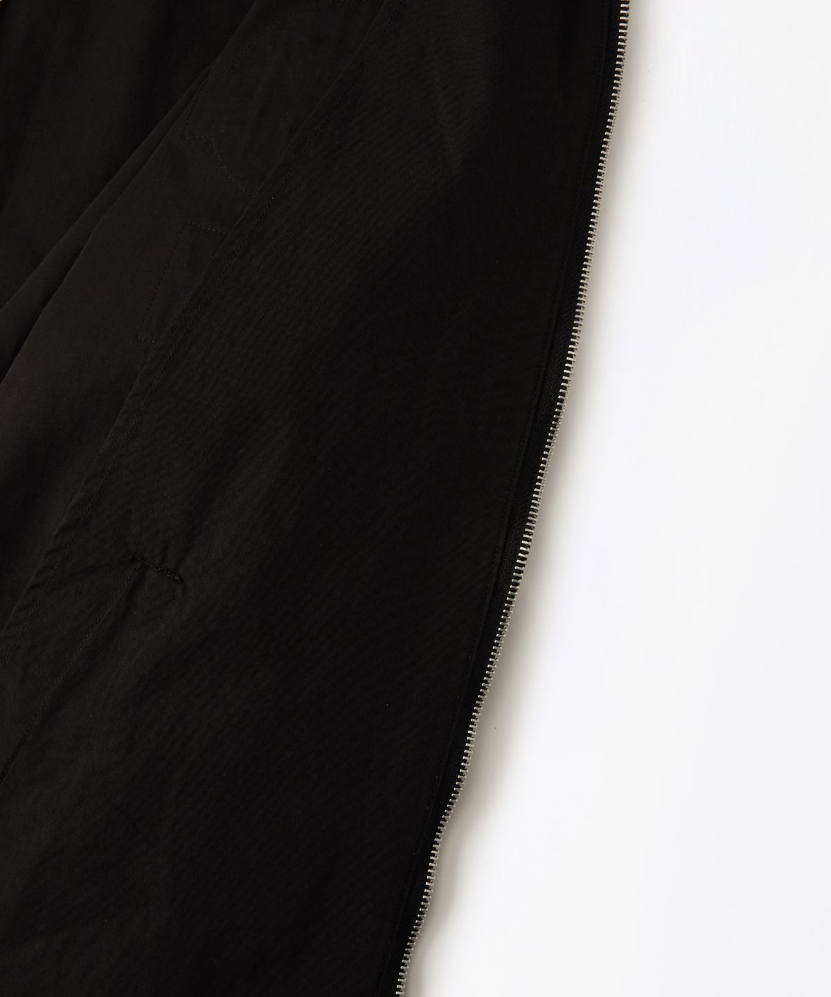 아웃스탠딩(OUTSTANDING) [LOONEY TUNES] RACING JACKET_BLACK