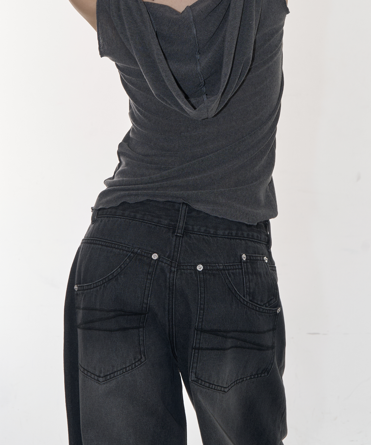 지제뮤지엄(ZIZEMUSEUM) POCKET DETAIL WIDE DENIM PANTS (WASHED BLACK)