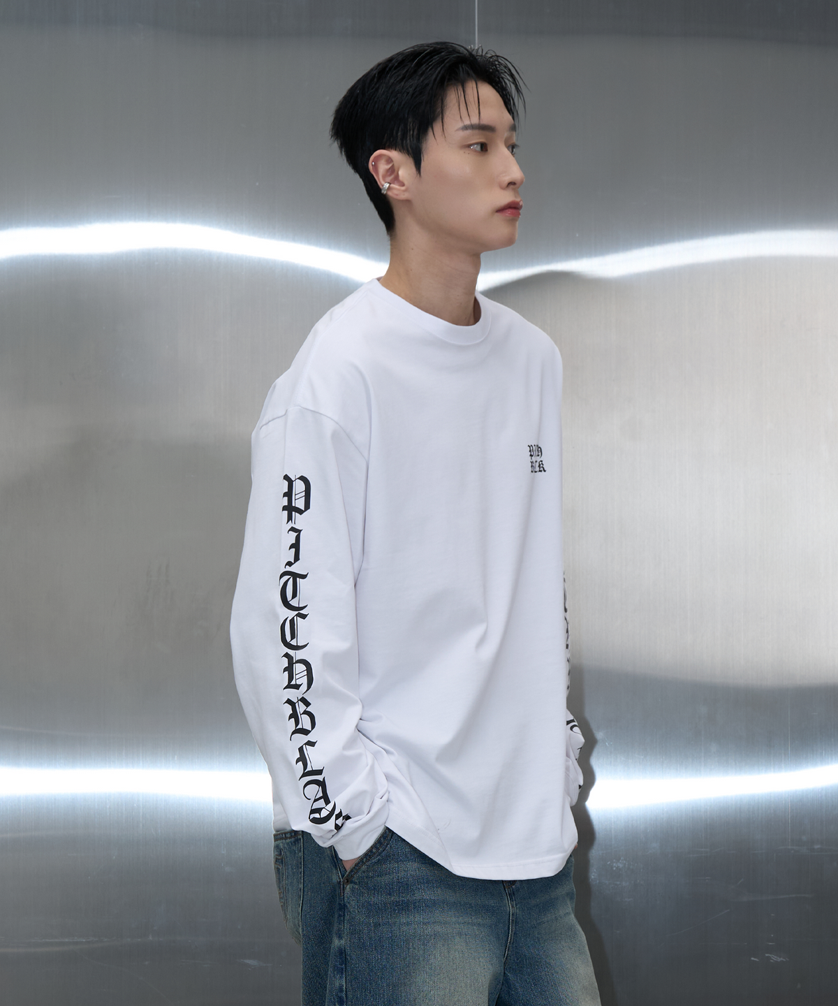 피치블랙(PITCHBLACK) BASIC LOGO LONG SLEEVE TEE (WHITE)
