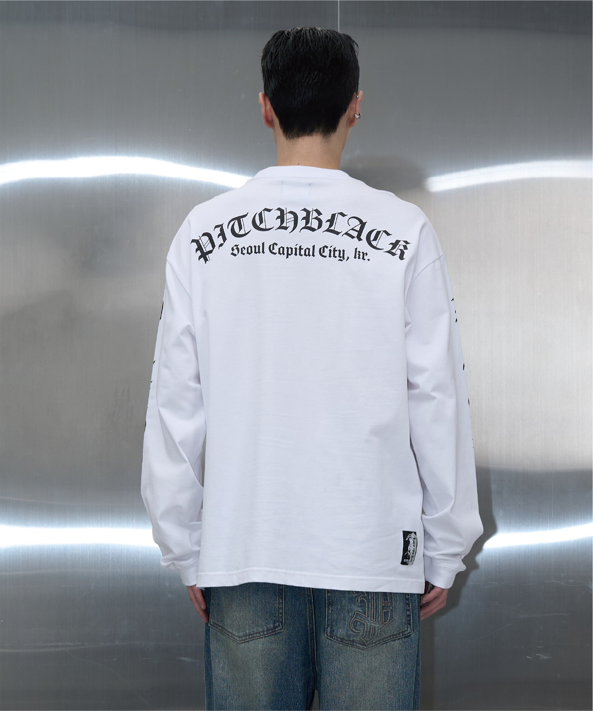 피치블랙(PITCHBLACK) BASIC LOGO LONG SLEEVE TEE (WHITE)