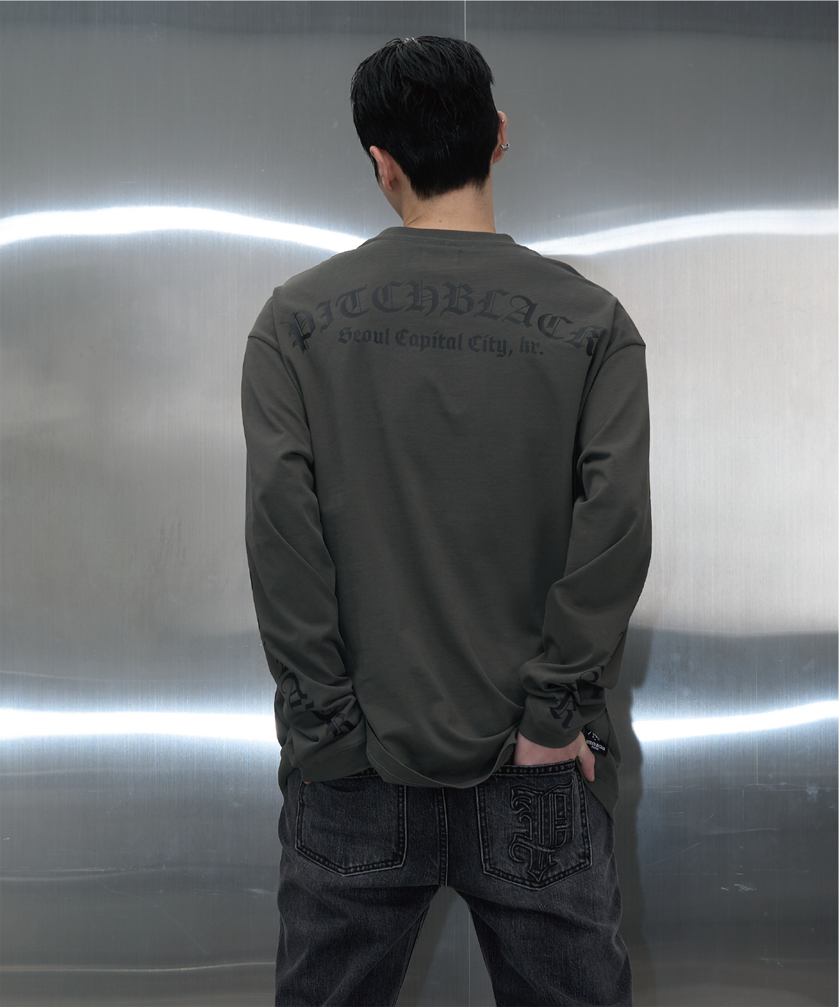 피치블랙(PITCHBLACK) BASIC LOGO LONG SLEEVE TEE (KHAKI GREEN)