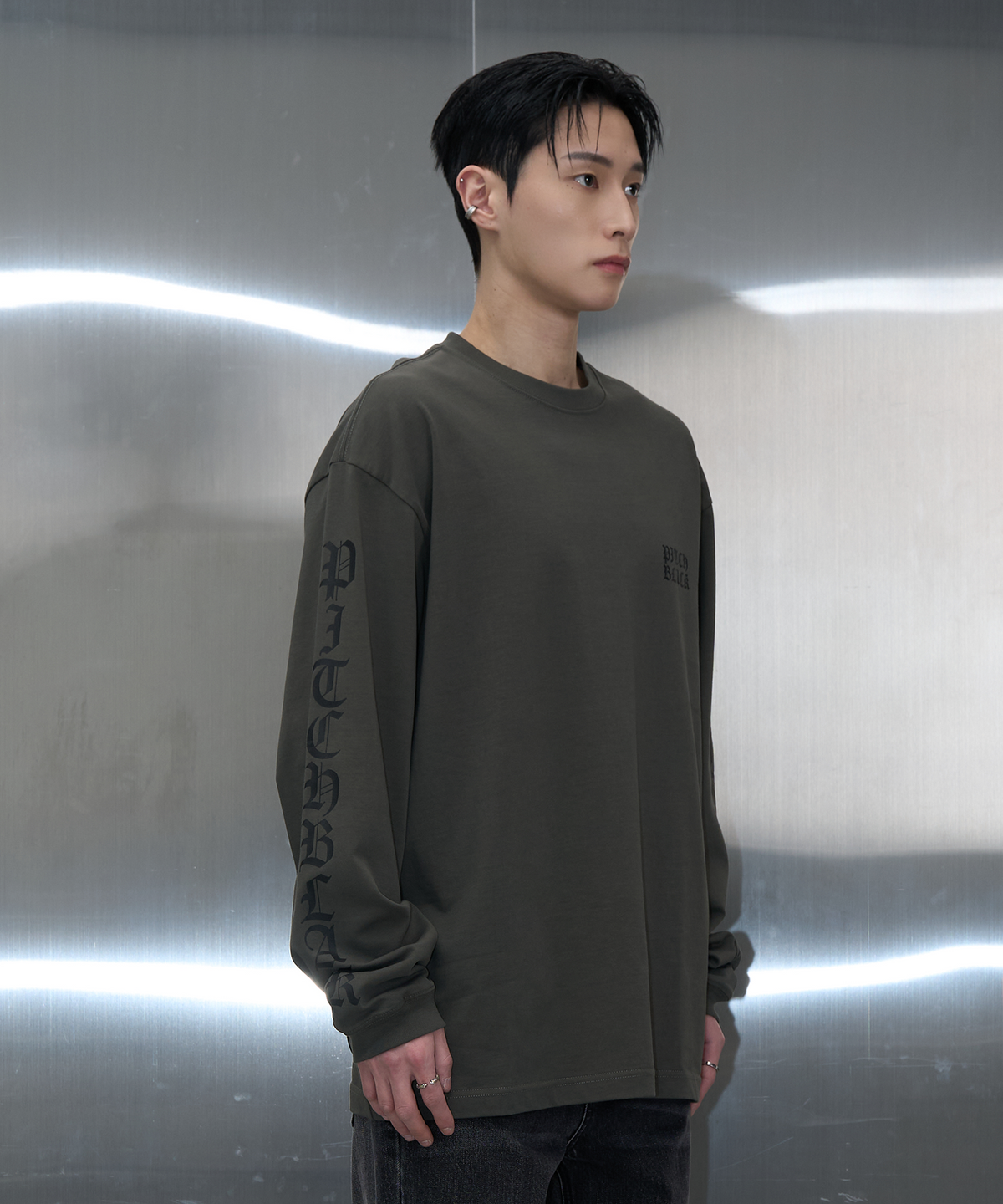 피치블랙(PITCHBLACK) BASIC LOGO LONG SLEEVE TEE (KHAKI GREEN)
