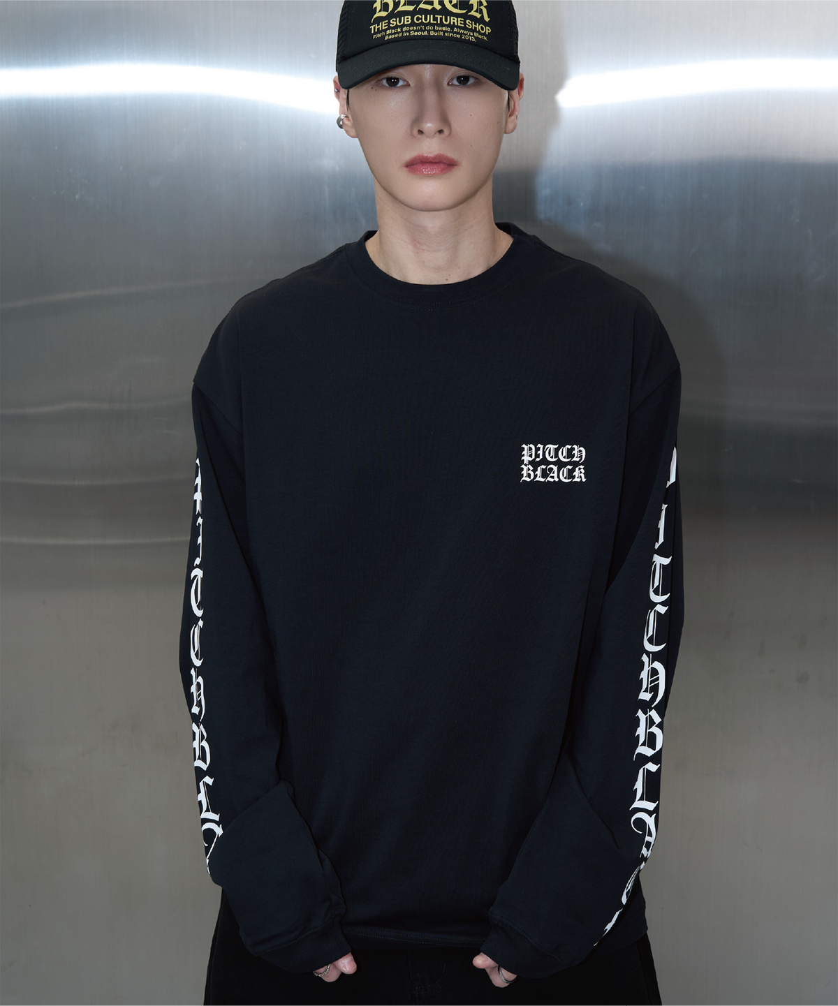 피치블랙(PITCHBLACK) BASIC LOGO LONG SLEEVE TEE (BLACK)