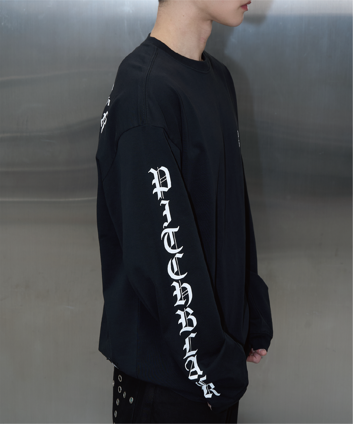 피치블랙(PITCHBLACK) BASIC LOGO LONG SLEEVE TEE (BLACK)