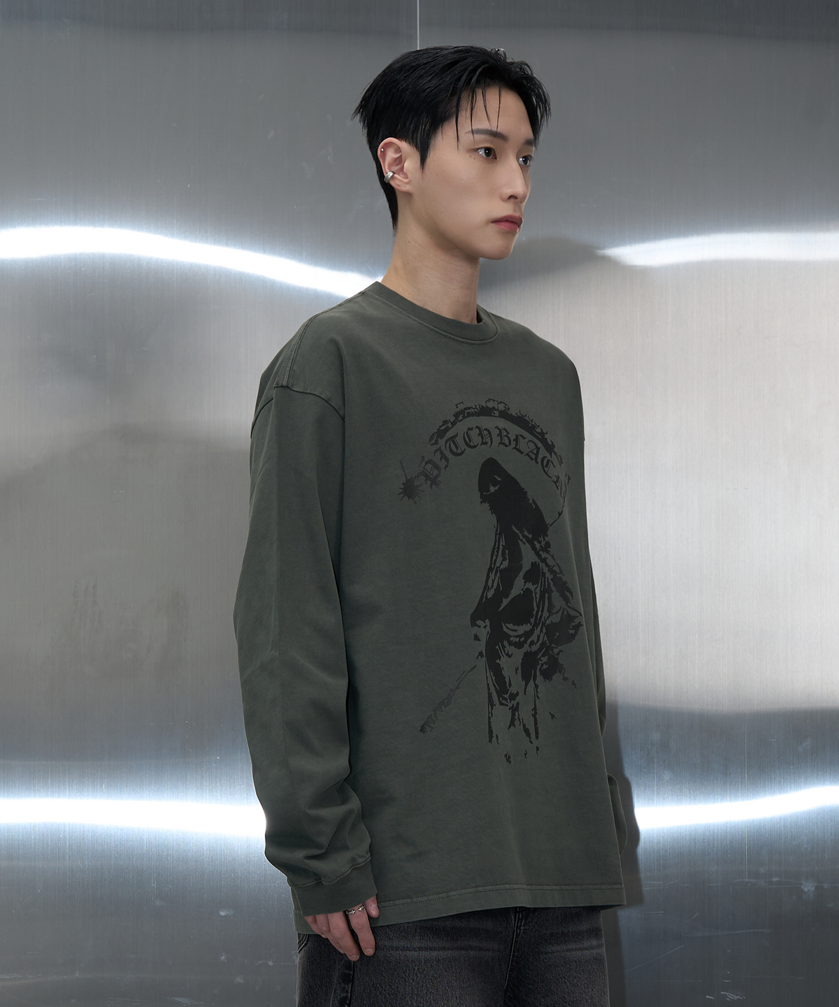 피치블랙(PITCHBLACK) VINTAGE PIGMENT PRINTING LONG SLEEVE TEE (KHAKI GREEN)