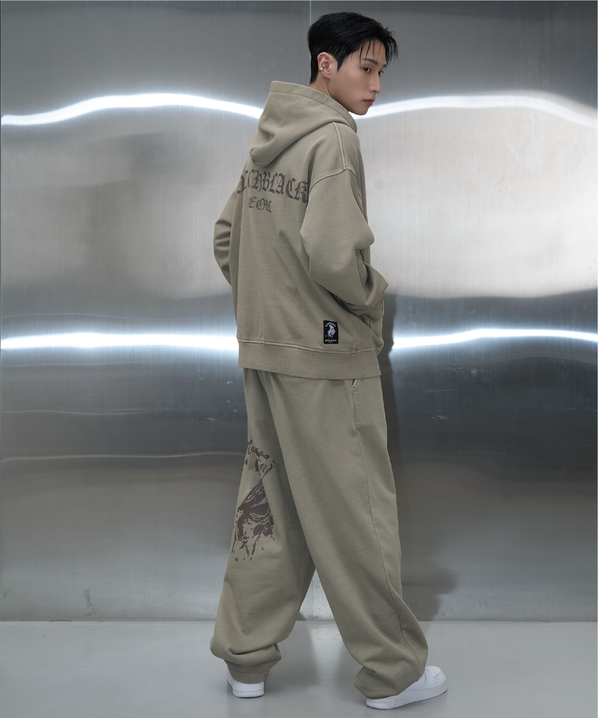 피치블랙(PITCHBLACK) VINTAGE PIGMENT PRINTING SWEAT PANTS (BEIGE)