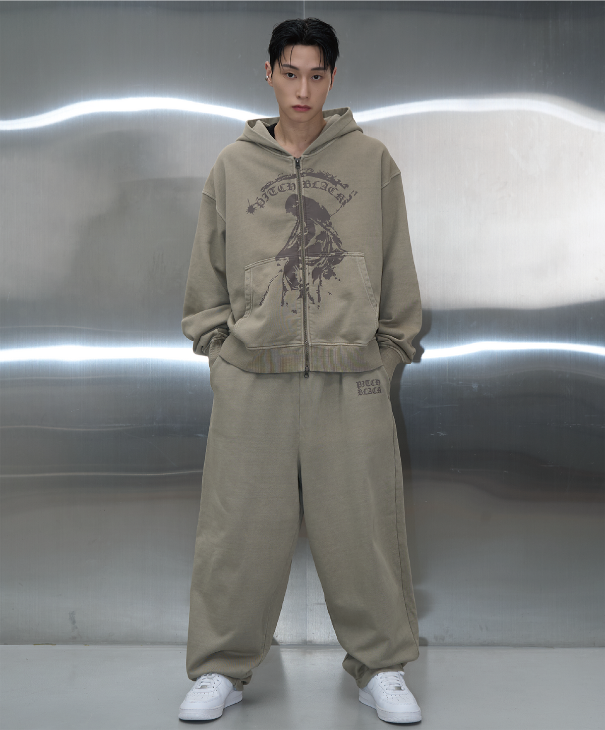 피치블랙(PITCHBLACK) VINTAGE PIGMENT PRINTING SWEAT PANTS (BEIGE)