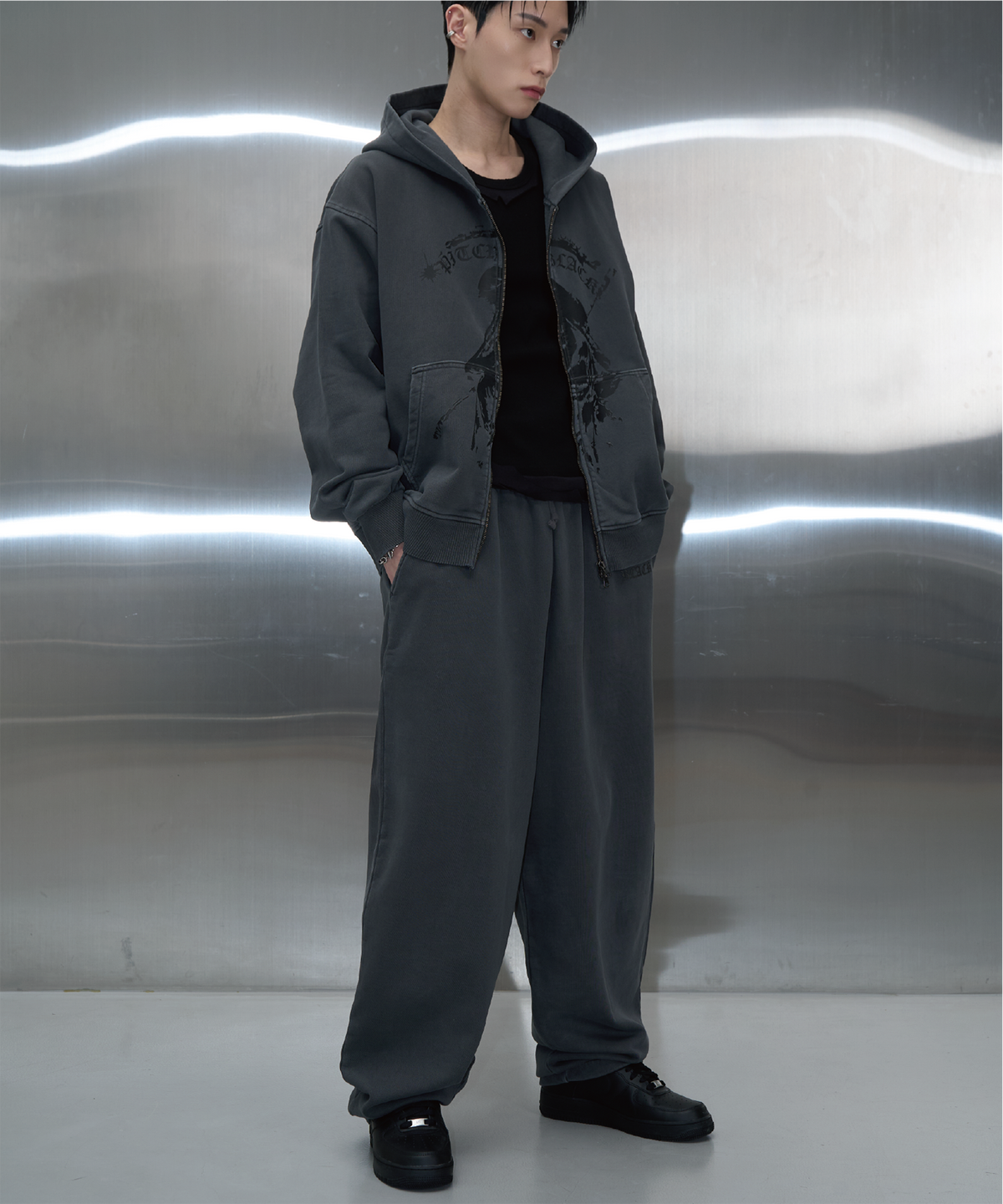 피치블랙(PITCHBLACK) VINTAGE PIGMENT PRINTING SWEAT PANTS (CHARCOAL)