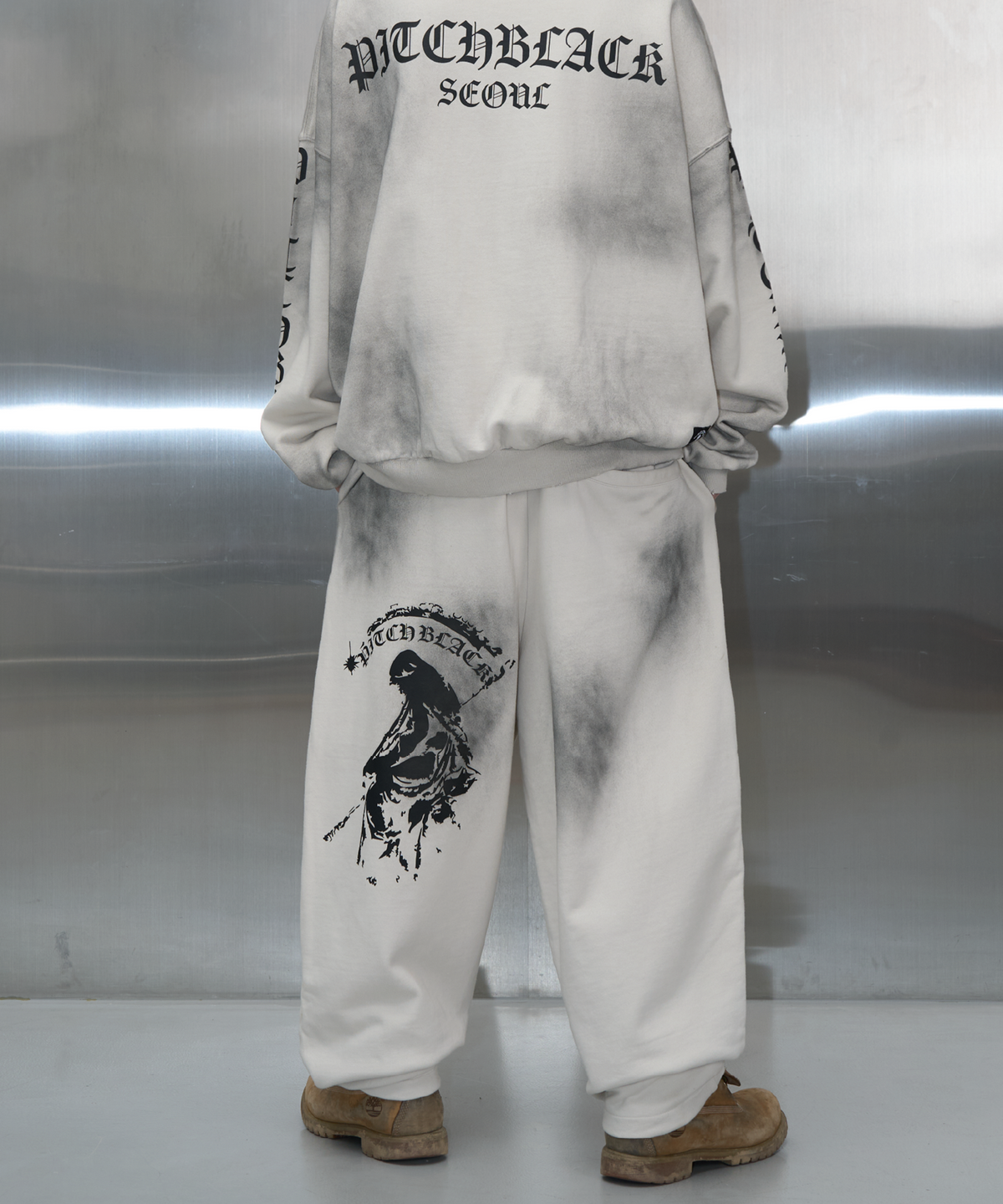 피치블랙(PITCHBLACK) DIRTY WHITE PRINTING SWEAT PANTS (WHITE)