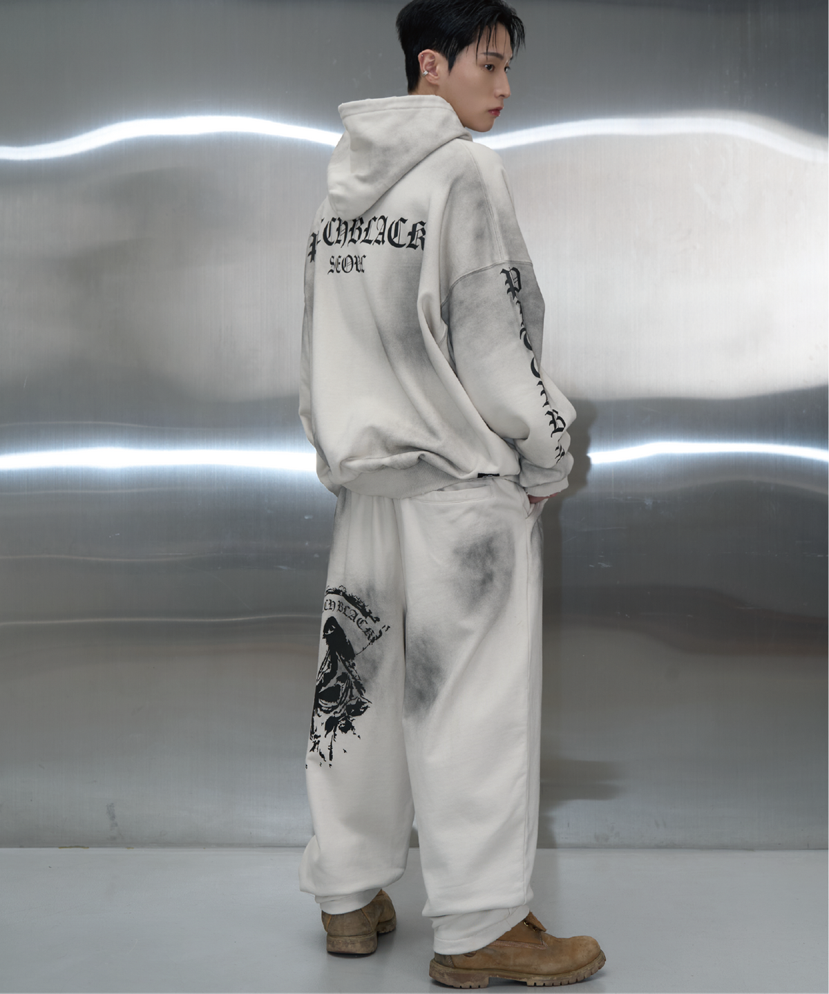 피치블랙(PITCHBLACK) DIRTY WHITE PRINTING SWEAT PANTS (WHITE)