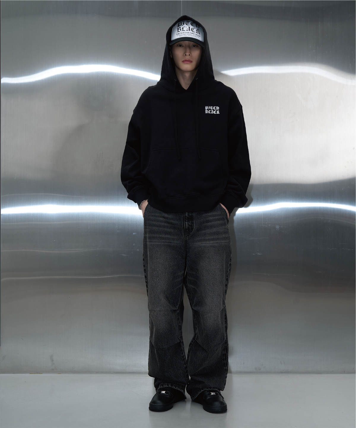 피치블랙(PITCHBLACK) BACK PRINTING LOGO HOODIE (BLACK)