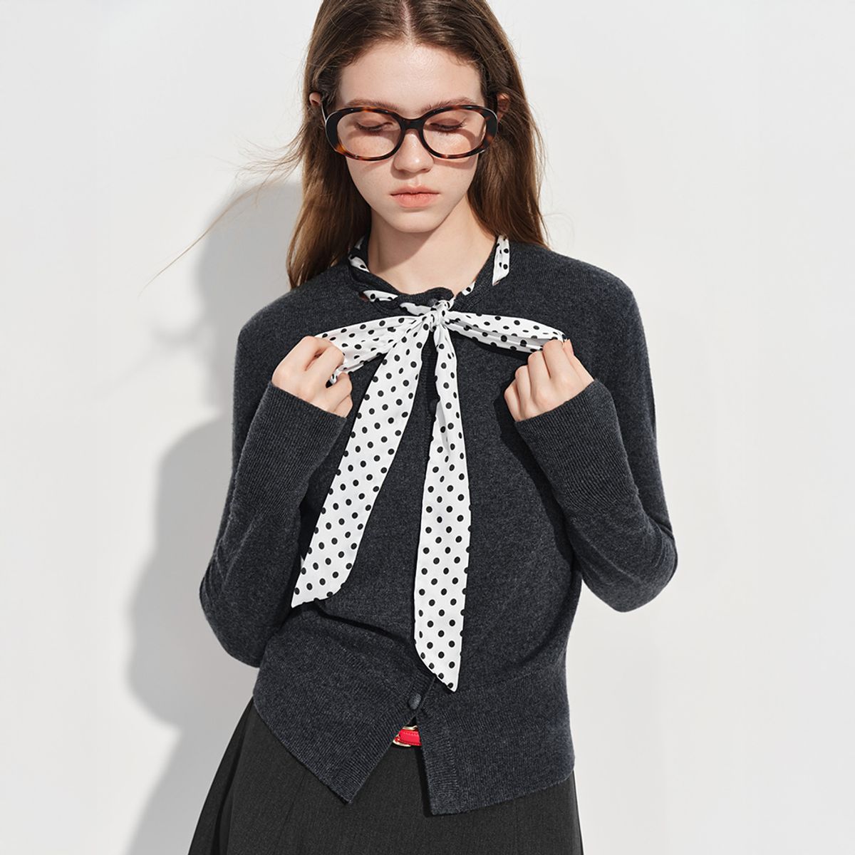 웬스데이딜라잇(WEDNESDAY DELIGHT) WD_Polka dot scarf neck blouse cardigan