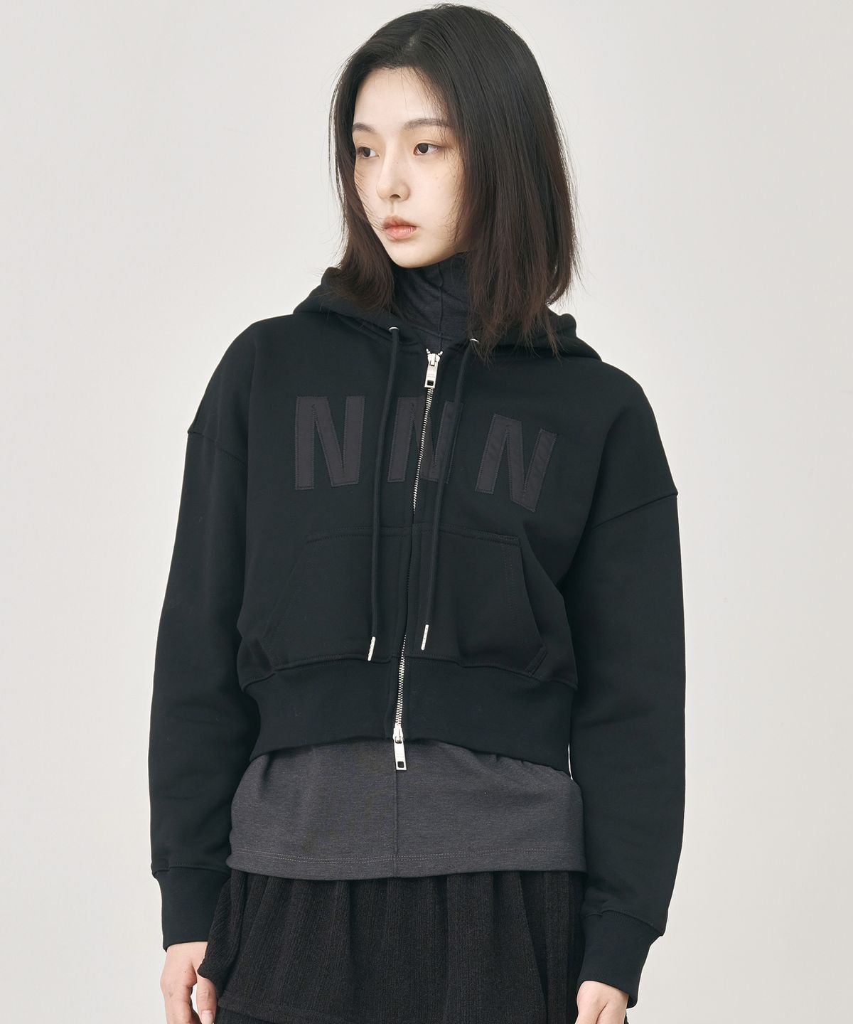 닉앤니콜(NICK&NICOLE) NNN PATCH CROP HOOD ZIP UP_BLACK
